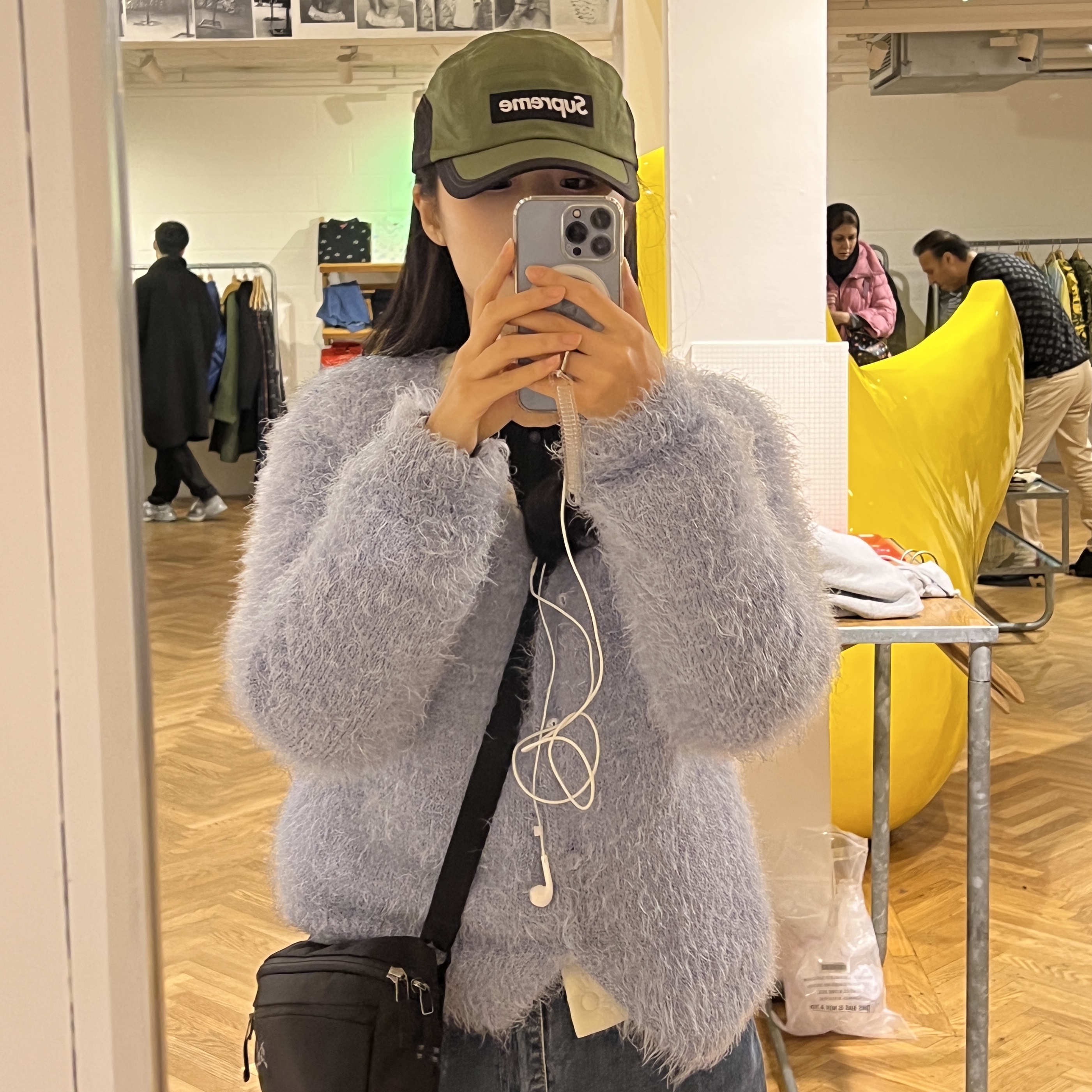 Supreme Gore-Tex Camp Cap Olive - 22FW, Arc'teryx Mantis 1 Waistpack Black 착용 스타일