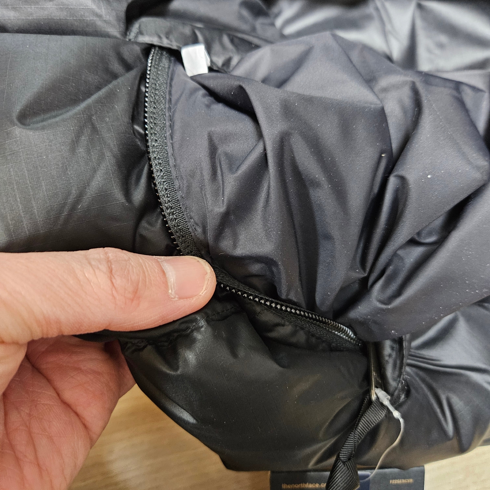 The North Face 1996 Retro Nuptse Down Jacket TNF Black 착용 스타일 - 3