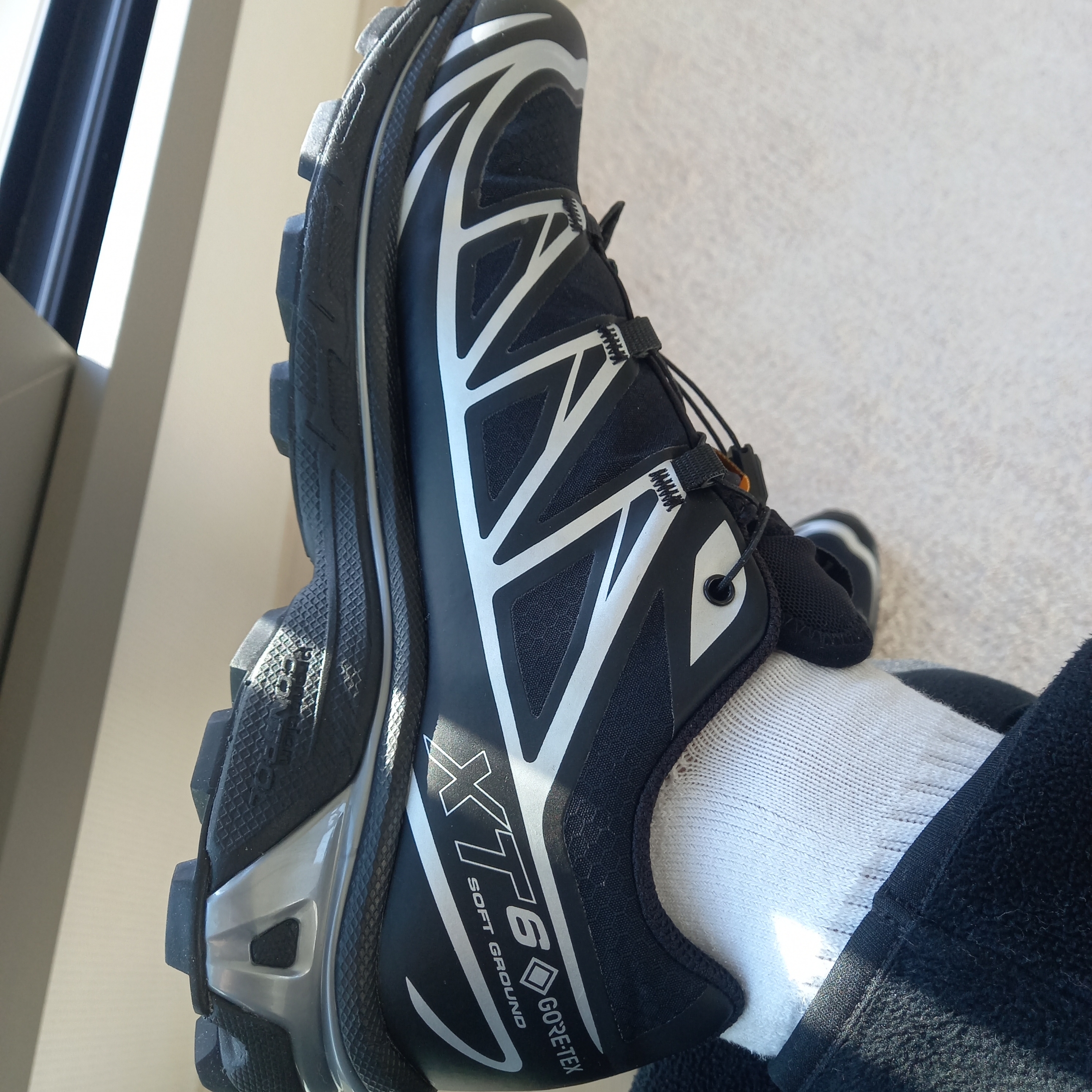 Salomon XT-6 GTX Black Silver, Nike x Drake Nocta Socks White (3 Pack) 착용 스타일 - 2
