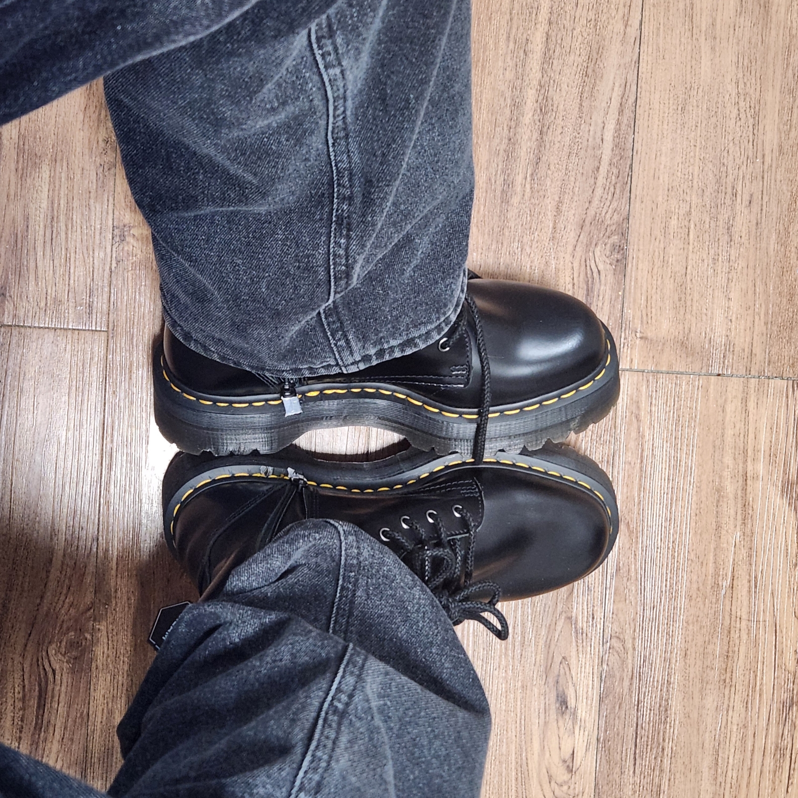 Dr. Martens Jadon Boots Black 착용 스타일