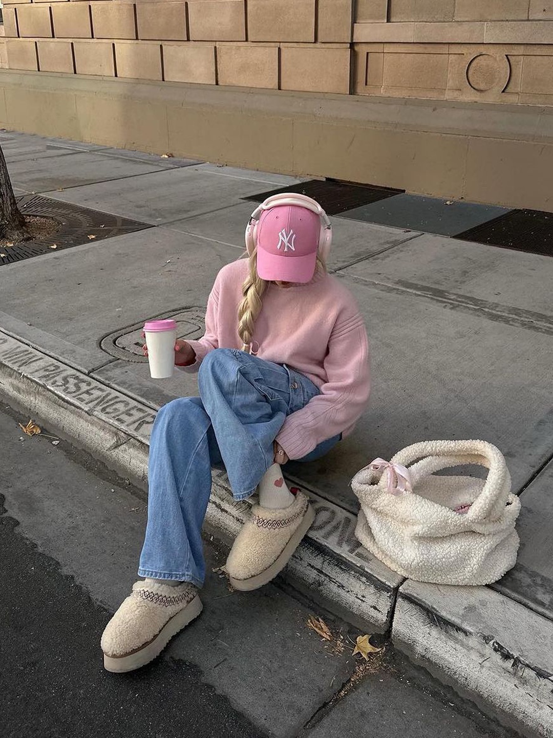 (W) Paloma Wool Baby Soft V-Neck Knitted Sweater Soft Pink, (W) Acne Studios Keva Face Crewneck Cardigan Bubble Pink 착용 스타일 - 2
