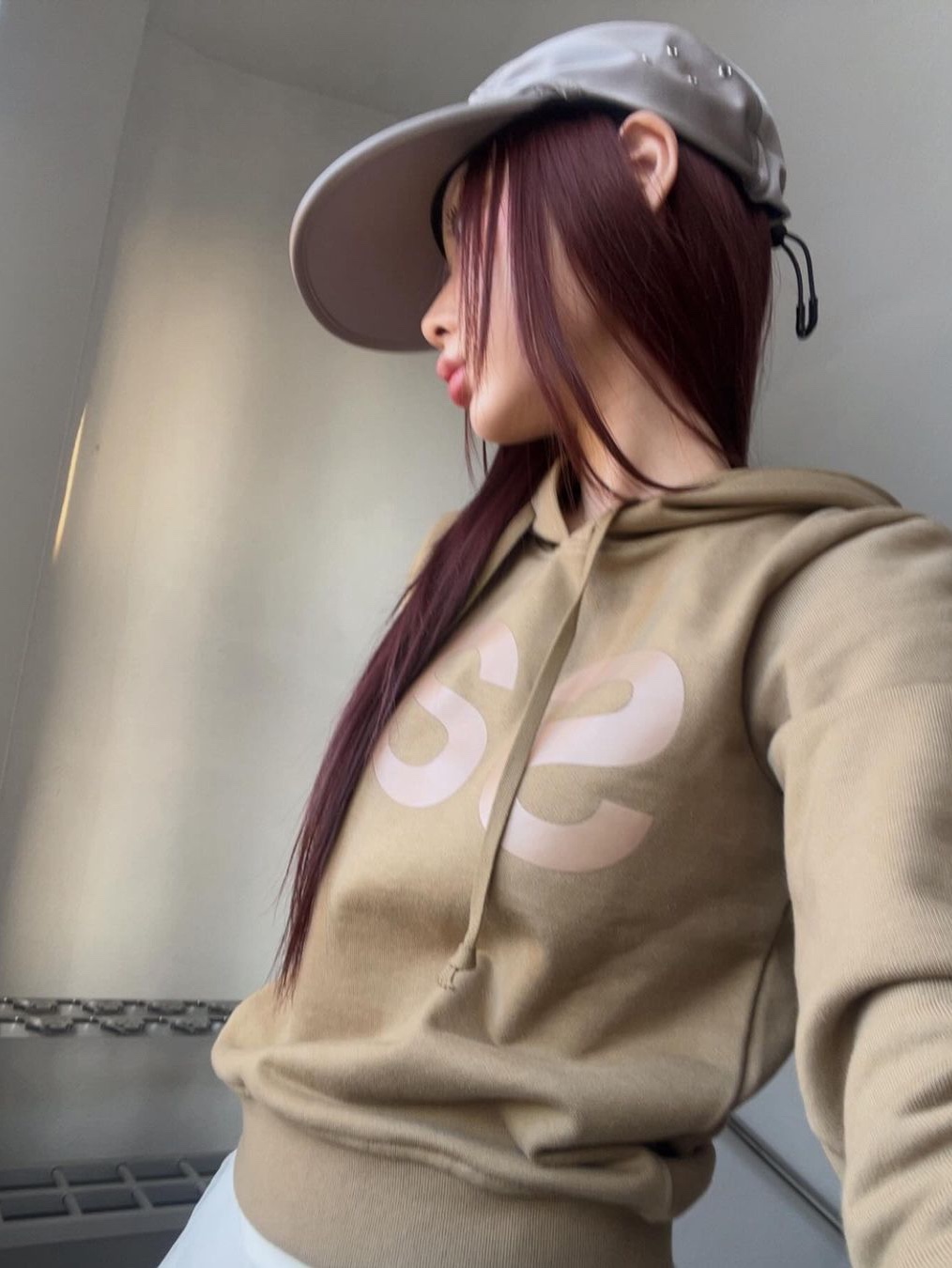 [KREAM 단독] Safarispot Women 1/2 Basic Safari Hoodie Black, [KREAM 단독] Safarispot Basic Safari Hoodie Sand 착용 스타일