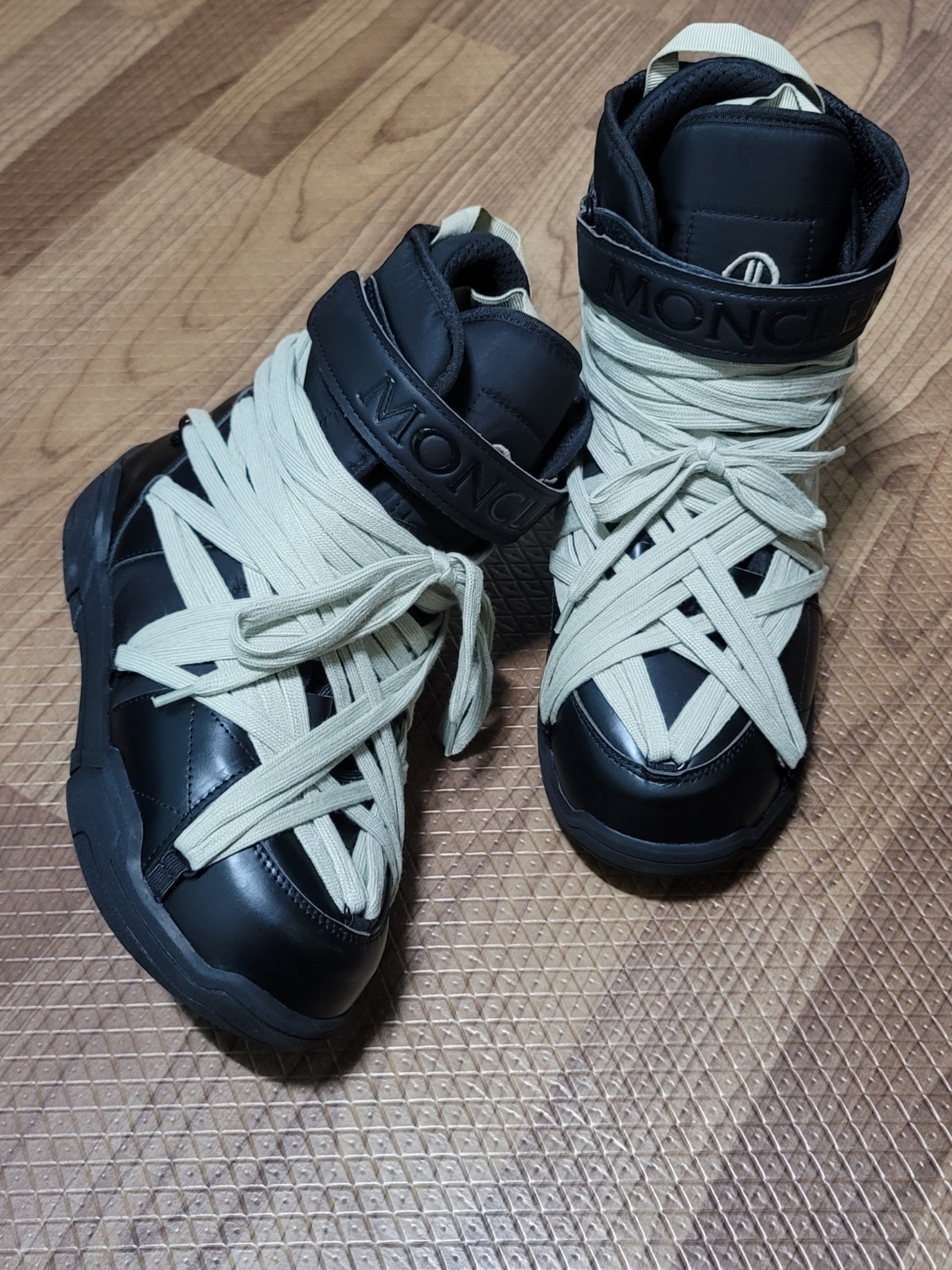 Moncler x Rick Owens Amber Snow Boots Black - 20FW 착용 스타일 - 2