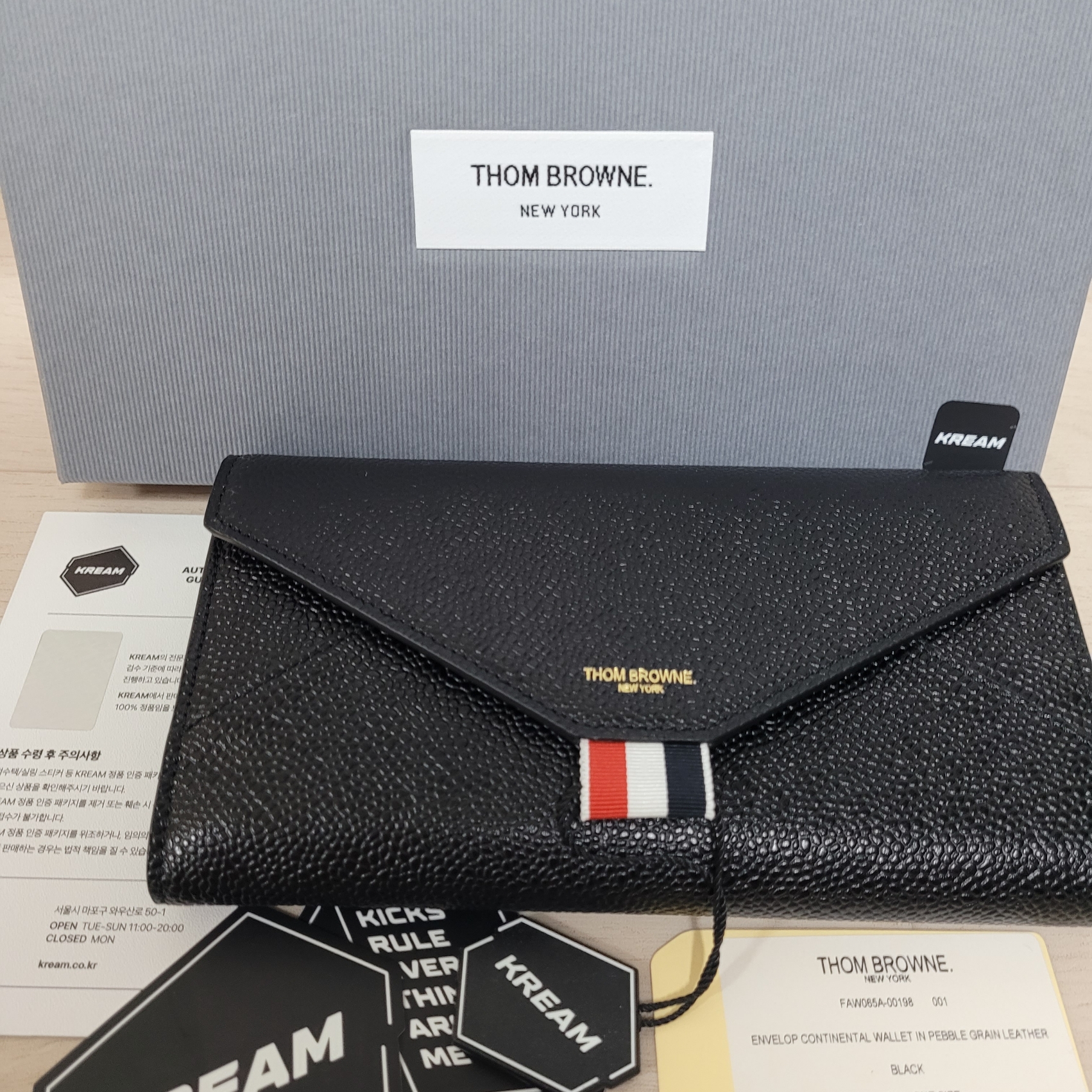Thom Browne Envelope Long Wallet Black 착용 스타일
