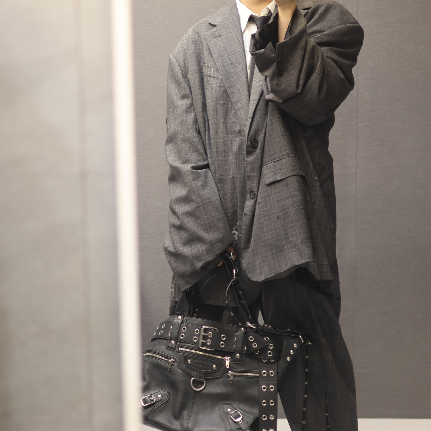 Balenciaga Graffiti Skater Tailored Jacket Grey, Balenciaga Graffiti Skater Tailored Pants Grey Silver 착용 스타일 - 1