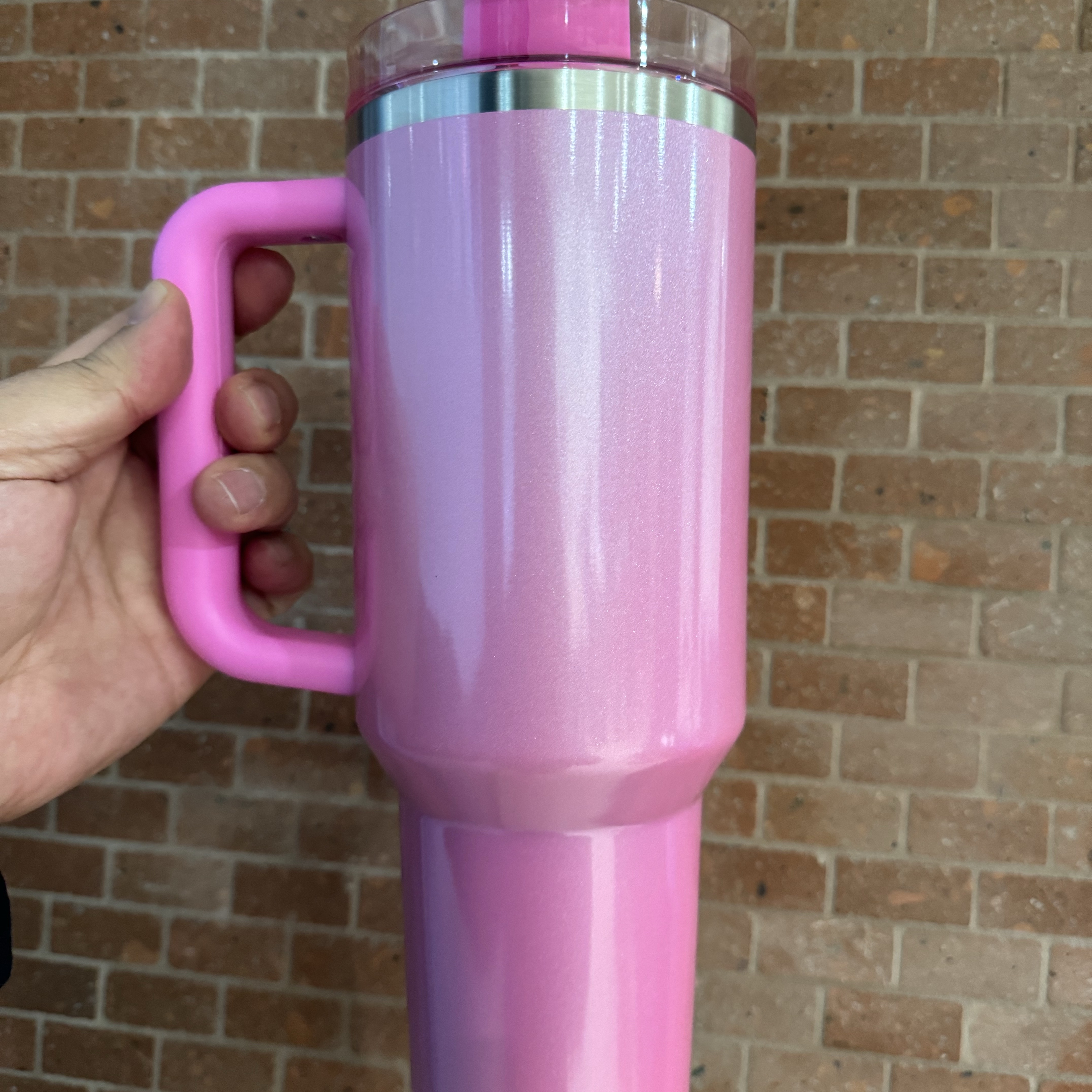 Stanley x Starbucks SS Love Quencher Tumbler Pink 1183ml 착용 스타일 - 2
