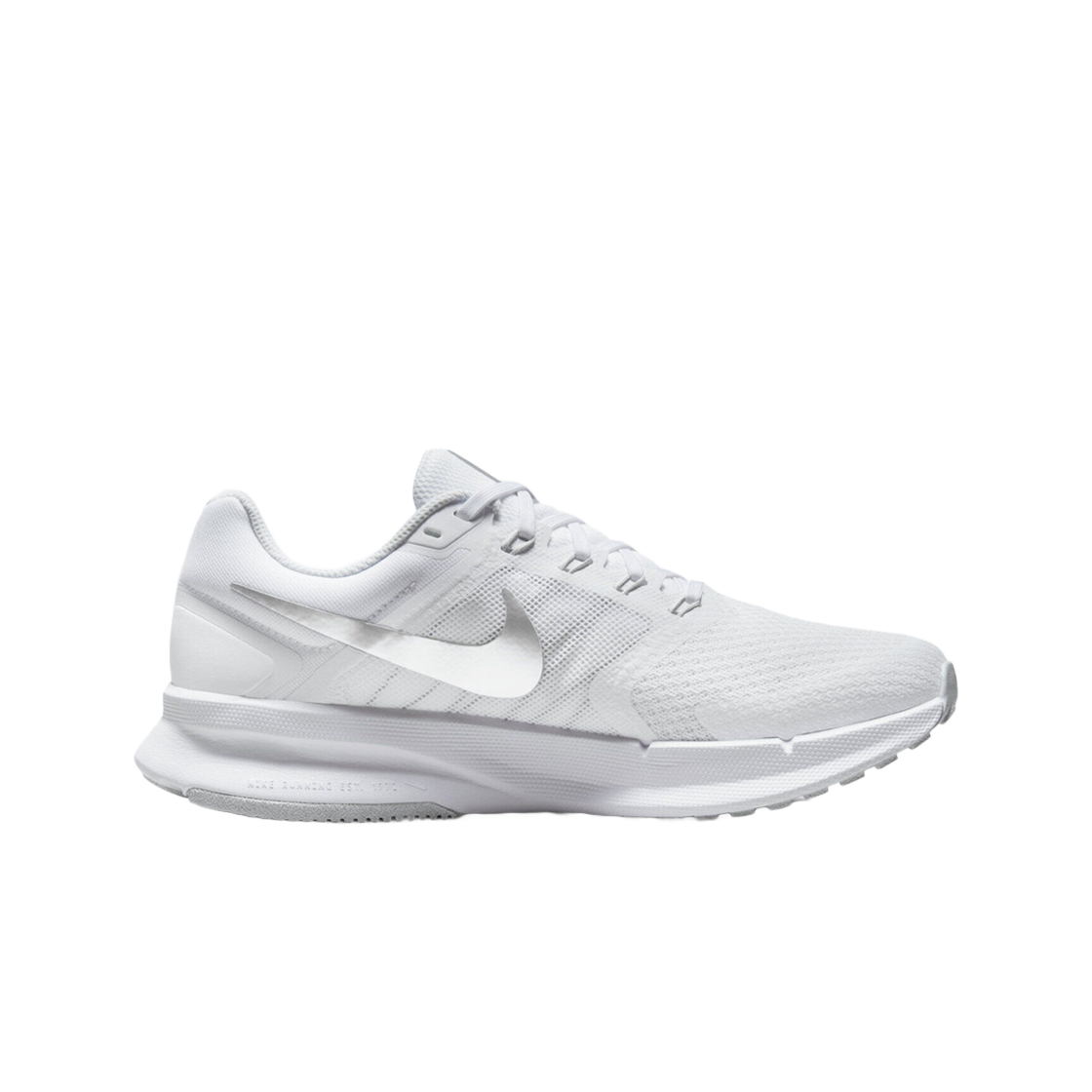DR2698-101 (W) Nike Run Swift 3 White Metallic Silver