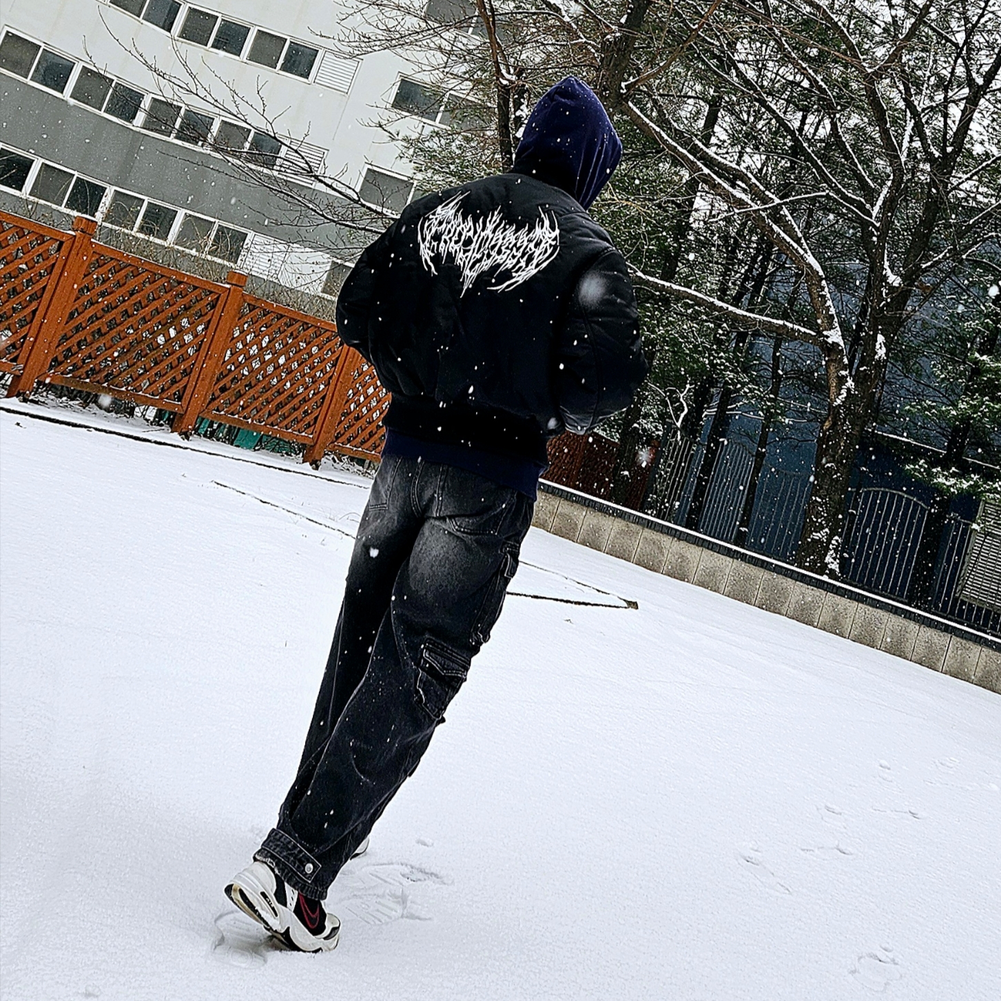Project G/R Metalic Bomber Jacket Black, Stussy DSM World Tour Zip Hoodie Navy 2021 착용 스타일