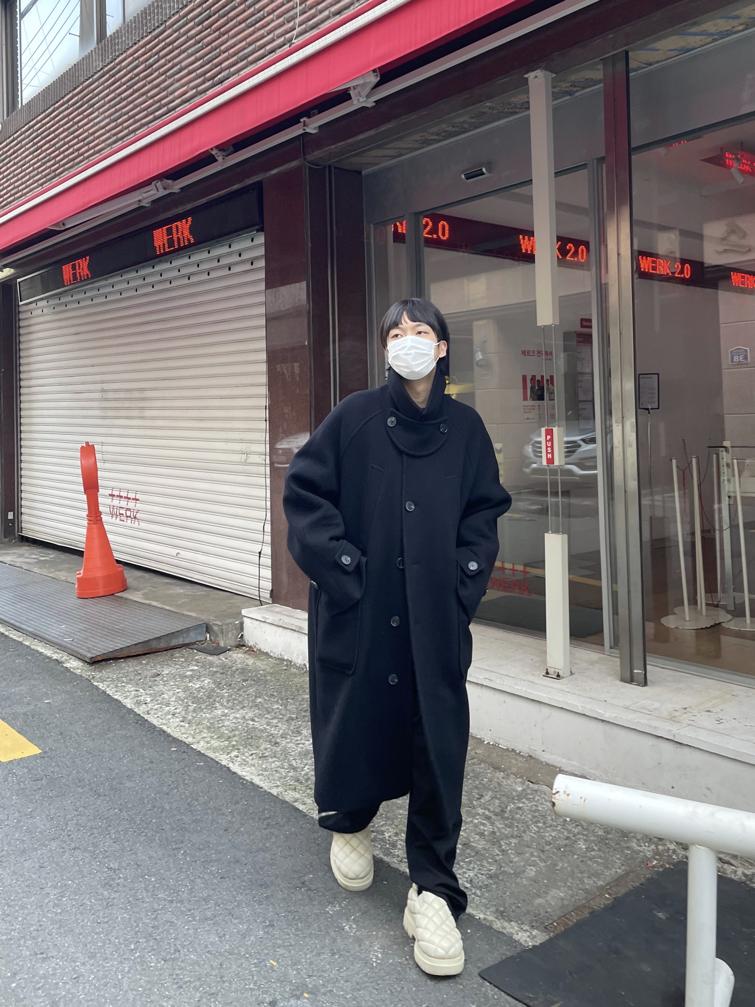 Undermycar Legion.02 Balmacaan Oversized Wool Coat Black 착용 스타일