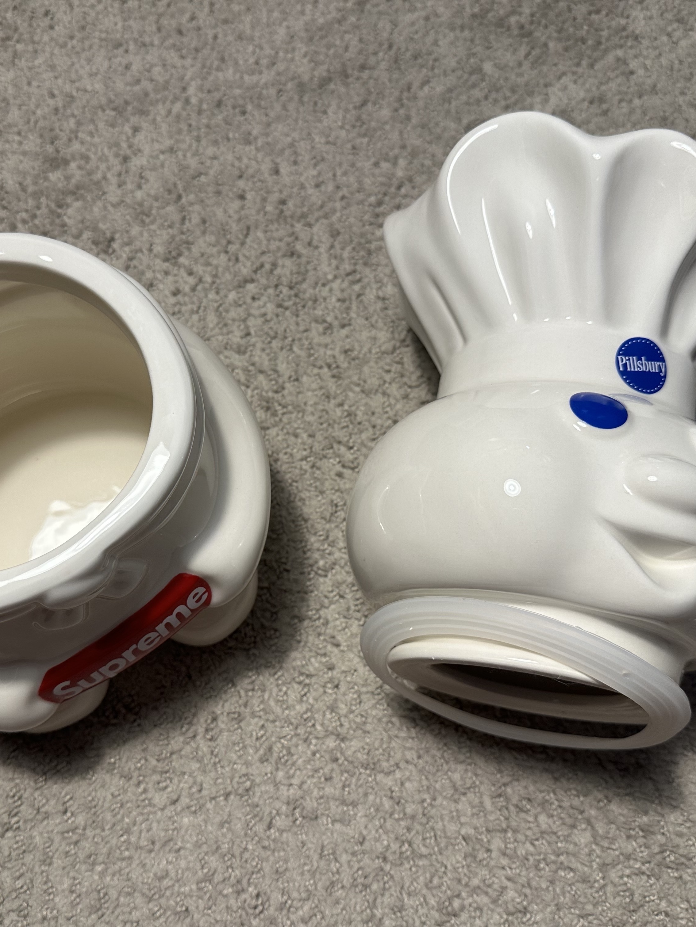 Supreme Zoni Glitter Bowl Silver - 23FW, Supreme Doughboy Cookie Jar White - 22FW 착용 스타일 - 6
