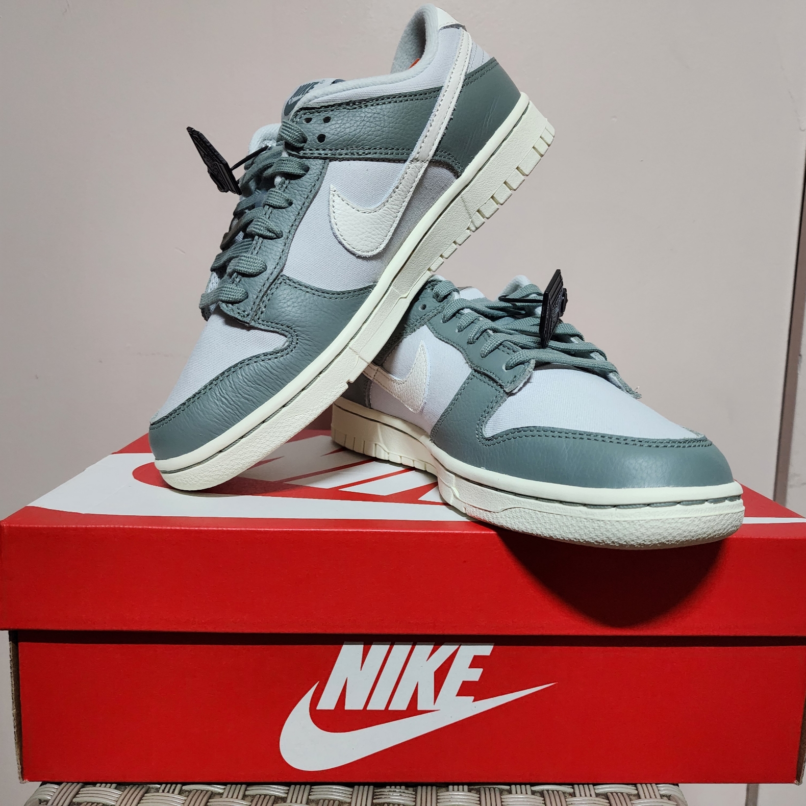 Nike Dunk Low Mica Green 착용 스타일 - 3