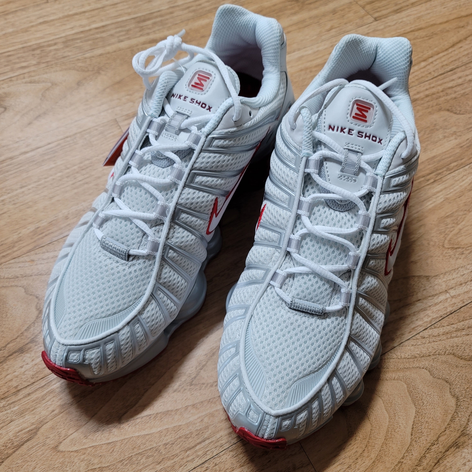 (W) Nike Shox TL Platinum Tint 착용 스타일 - 1