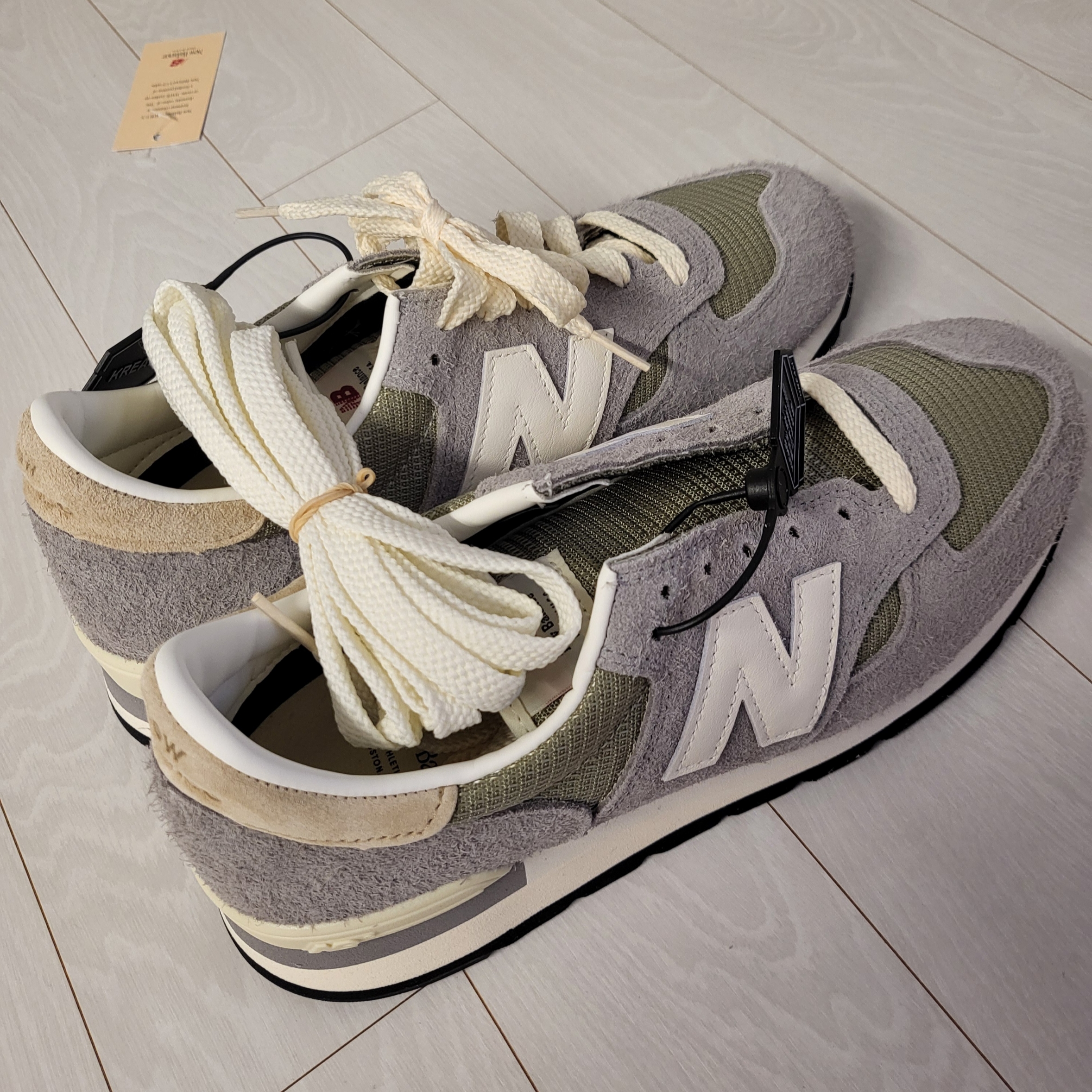 New Balance 990v1 Made in USA Marblehead Incense 착용 스타일 - 2