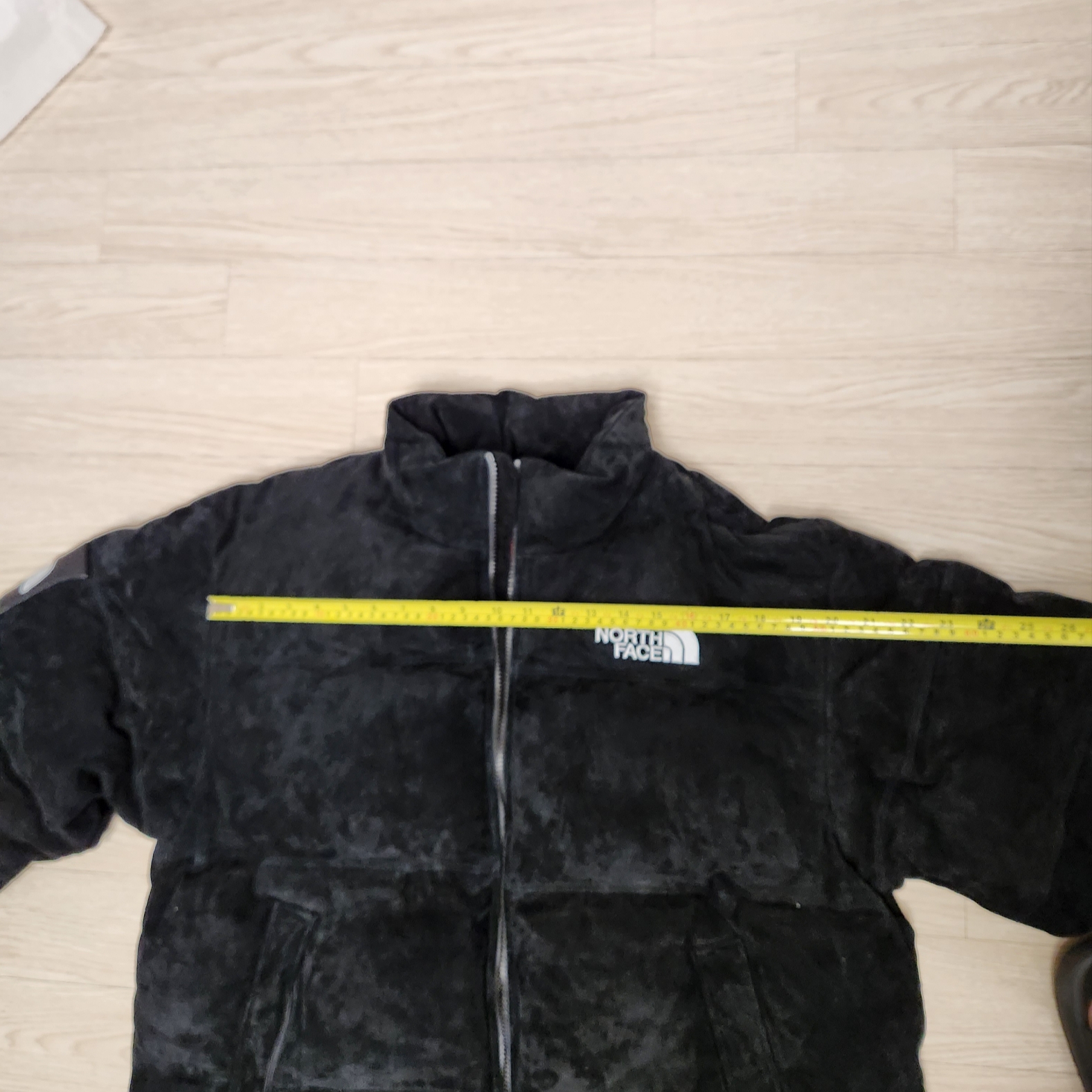 Supreme x The North Face Suede Nuptse Jacket Black - 23FW 착용 스타일 - 1