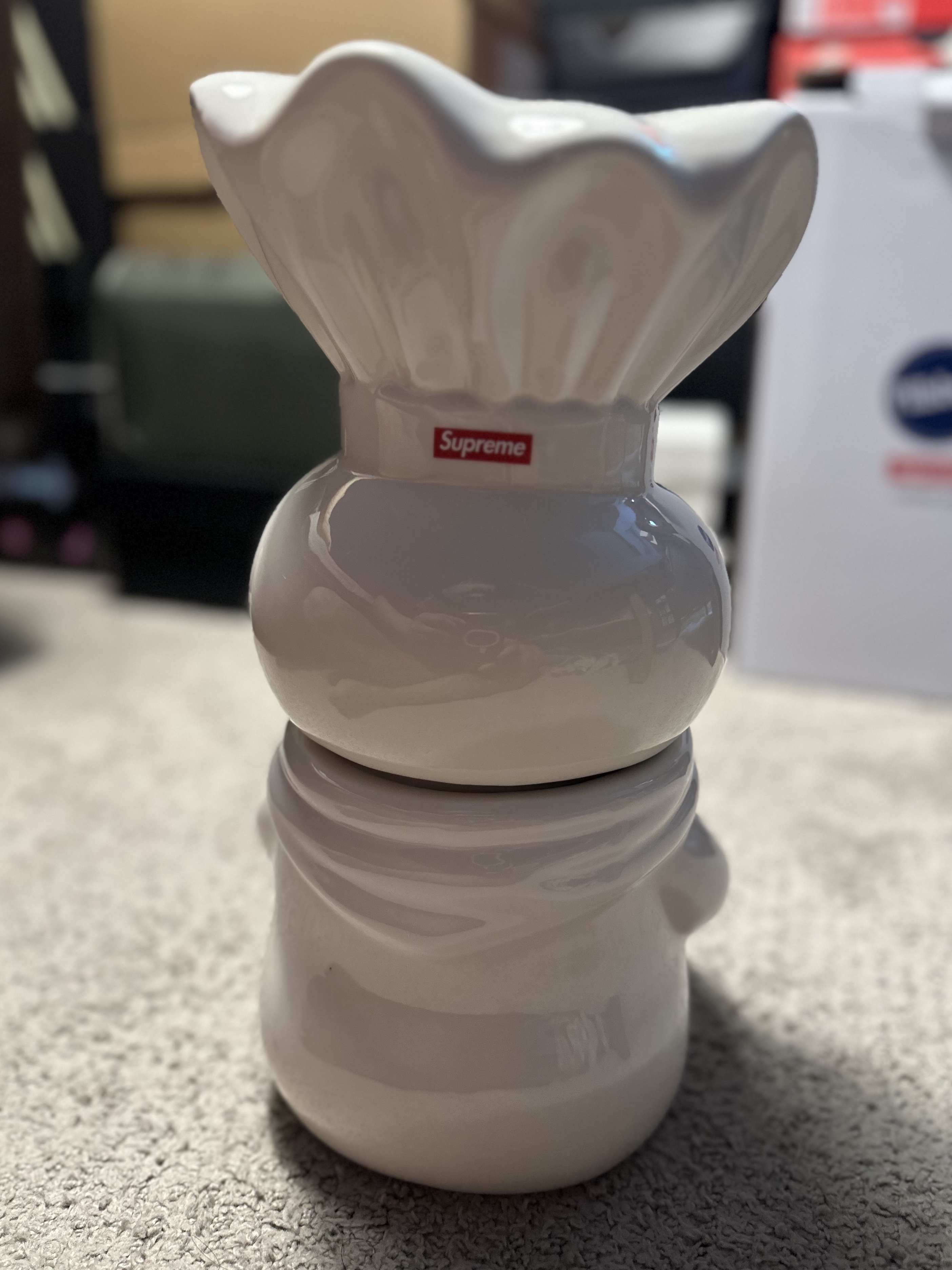 Supreme Zoni Glitter Bowl Silver - 23FW, Supreme Doughboy Cookie Jar White - 22FW 착용 스타일 - 4