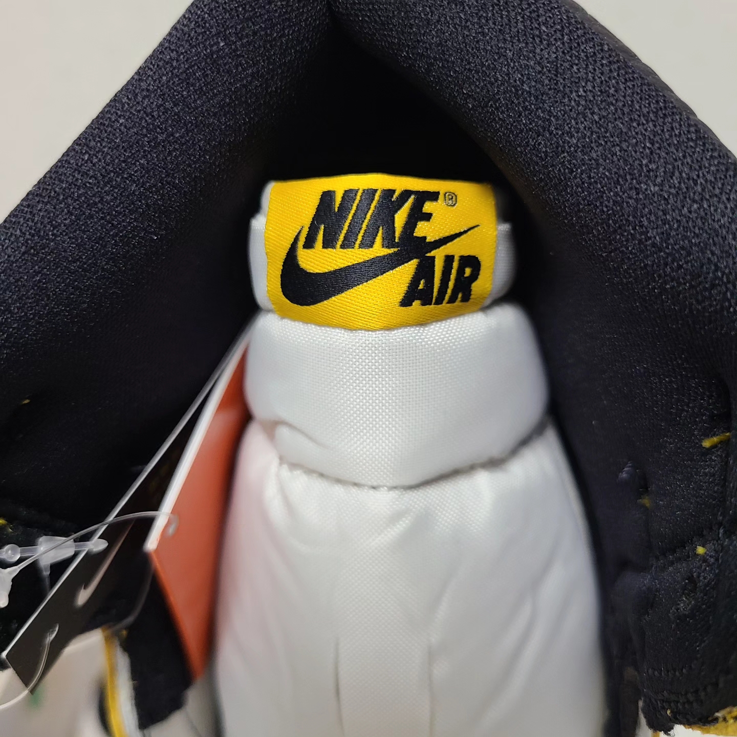 Jordan 1 Retro High OG Yellow Ochre 착용 스타일 - 4