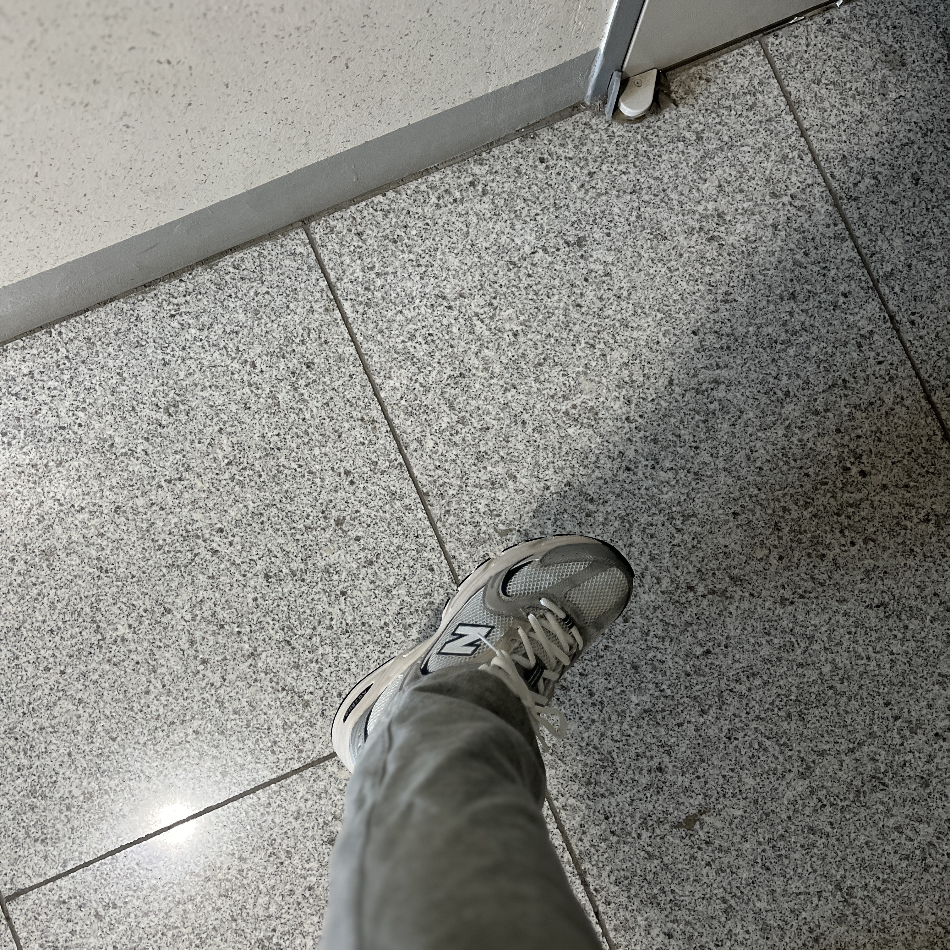 뉴발란스 530 스틸 그레이 착용 스타일