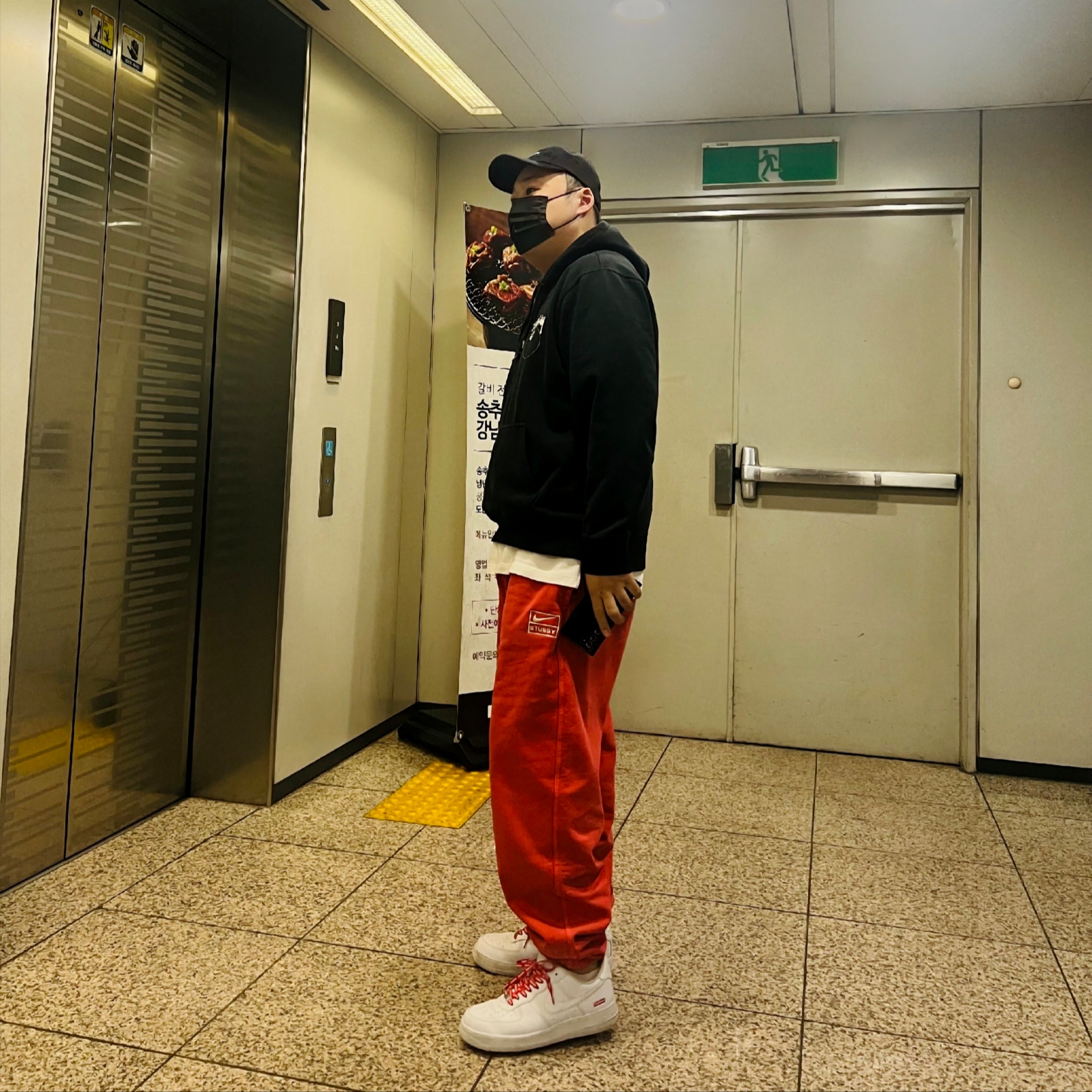 Nike x Stussy Pigment Dyed Fleece Pants Habanero Red (FJ9157-642), Nike x Supreme Air Force 1 Low White 착용 스타일 - 3