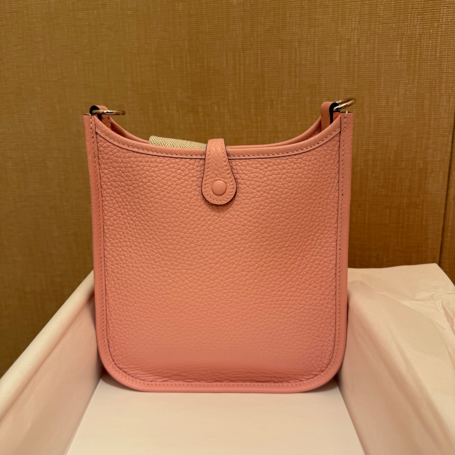 Hermes Evelyne 16 Amazone Bag Clemence & Palladium Rose Sakura 착용 스타일 - 3