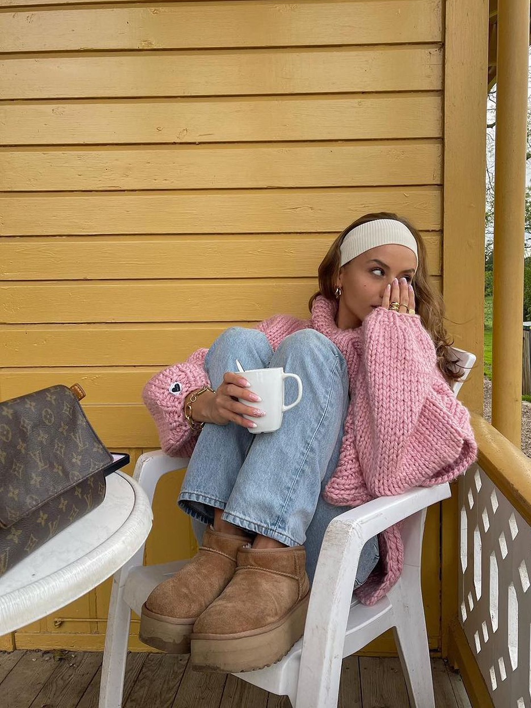 (W) Paloma Wool Baby Soft V-Neck Knitted Sweater Soft Pink, (W) Acne Studios Keva Face Crewneck Cardigan Bubble Pink 착용 스타일 - 5