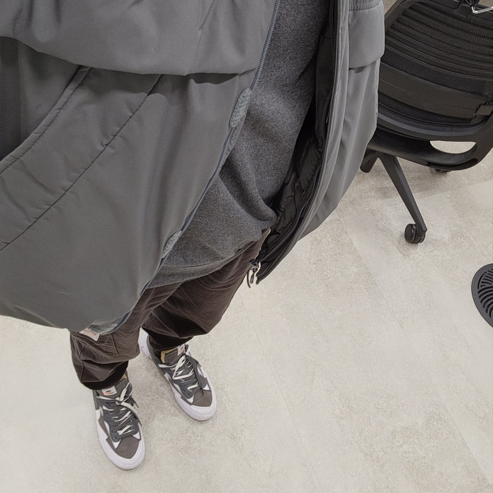 Nike x Sacai Blazer Low Iron Grey 착용 스타일