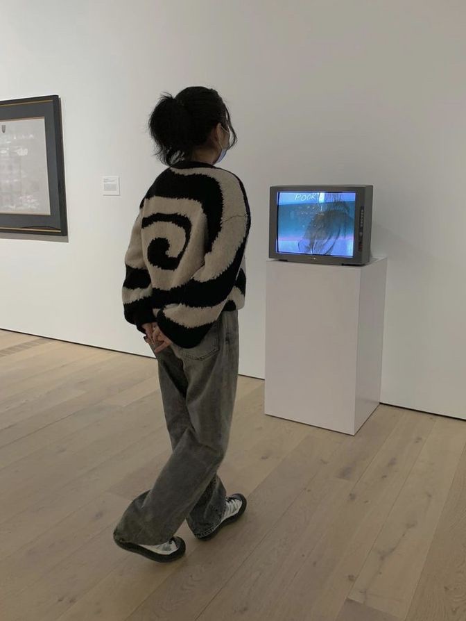 (W) Paloma Wool Twister Square Fit Knitted Sweater Black 착용 스타일
