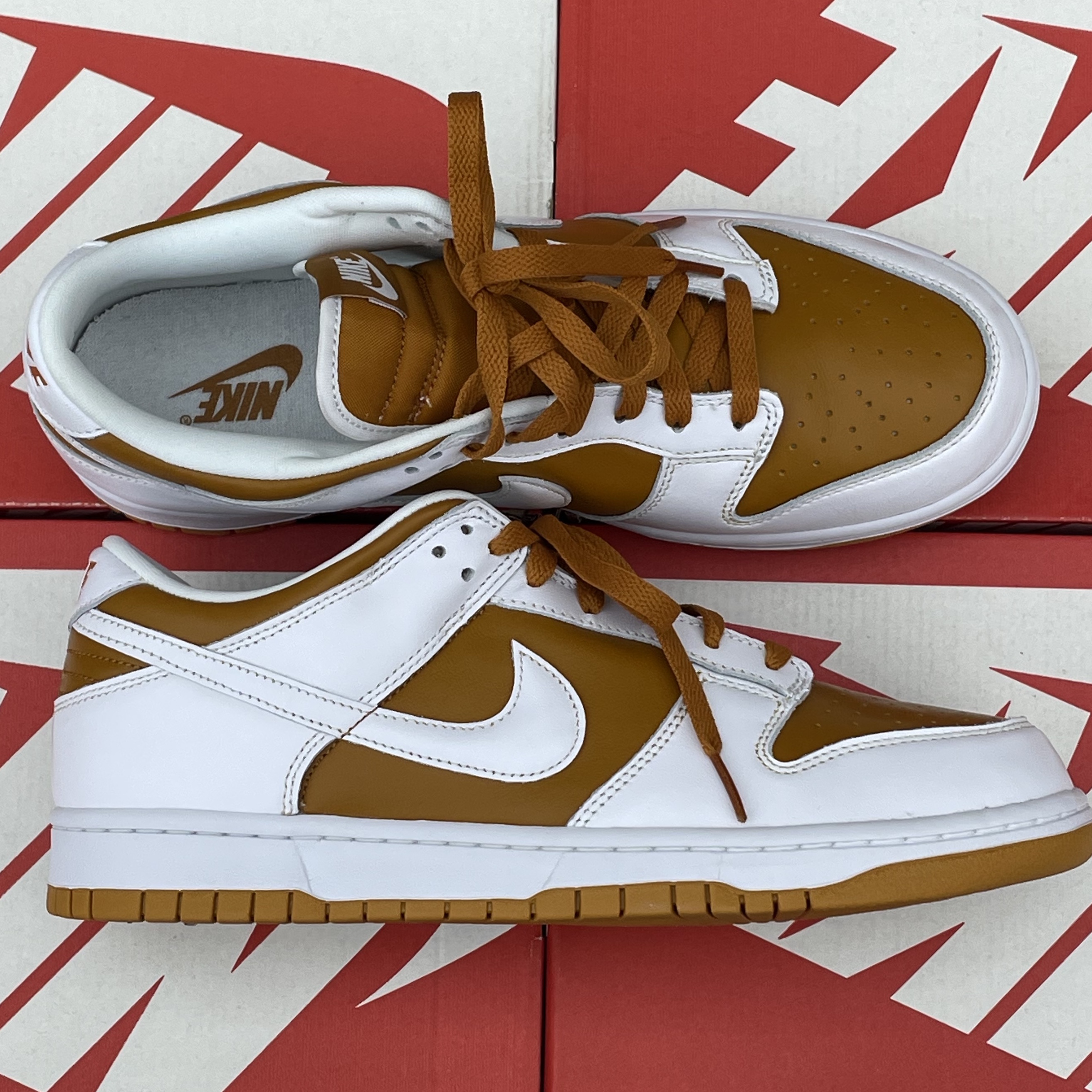 Nike Dunk Low QS Dark Curry 착용 스타일