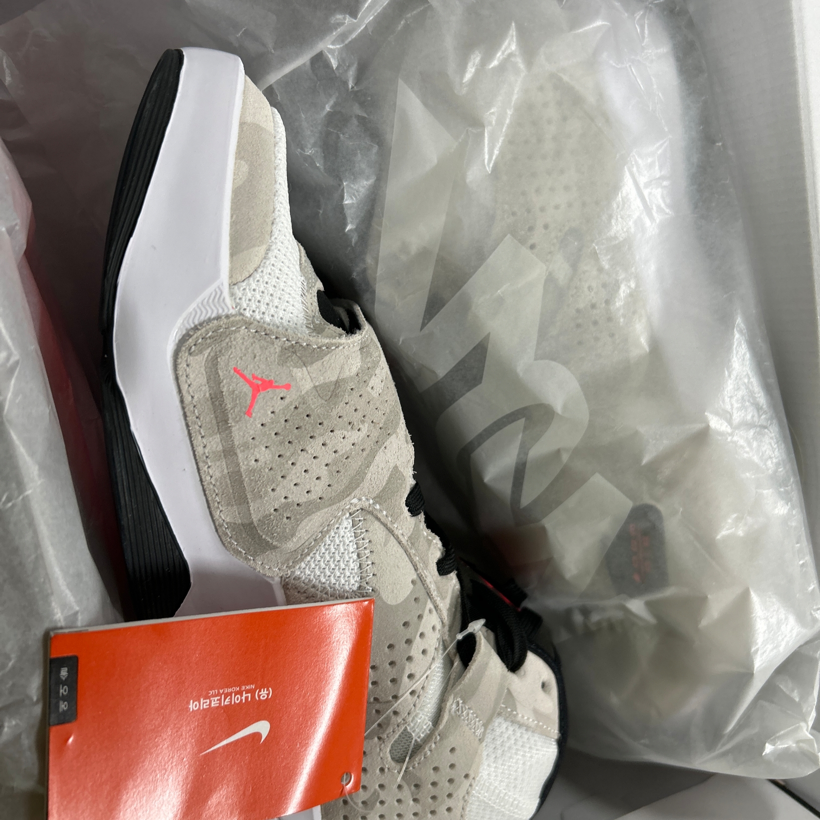 Jordan Zion 2 PF White Flash Crimson 착용 스타일