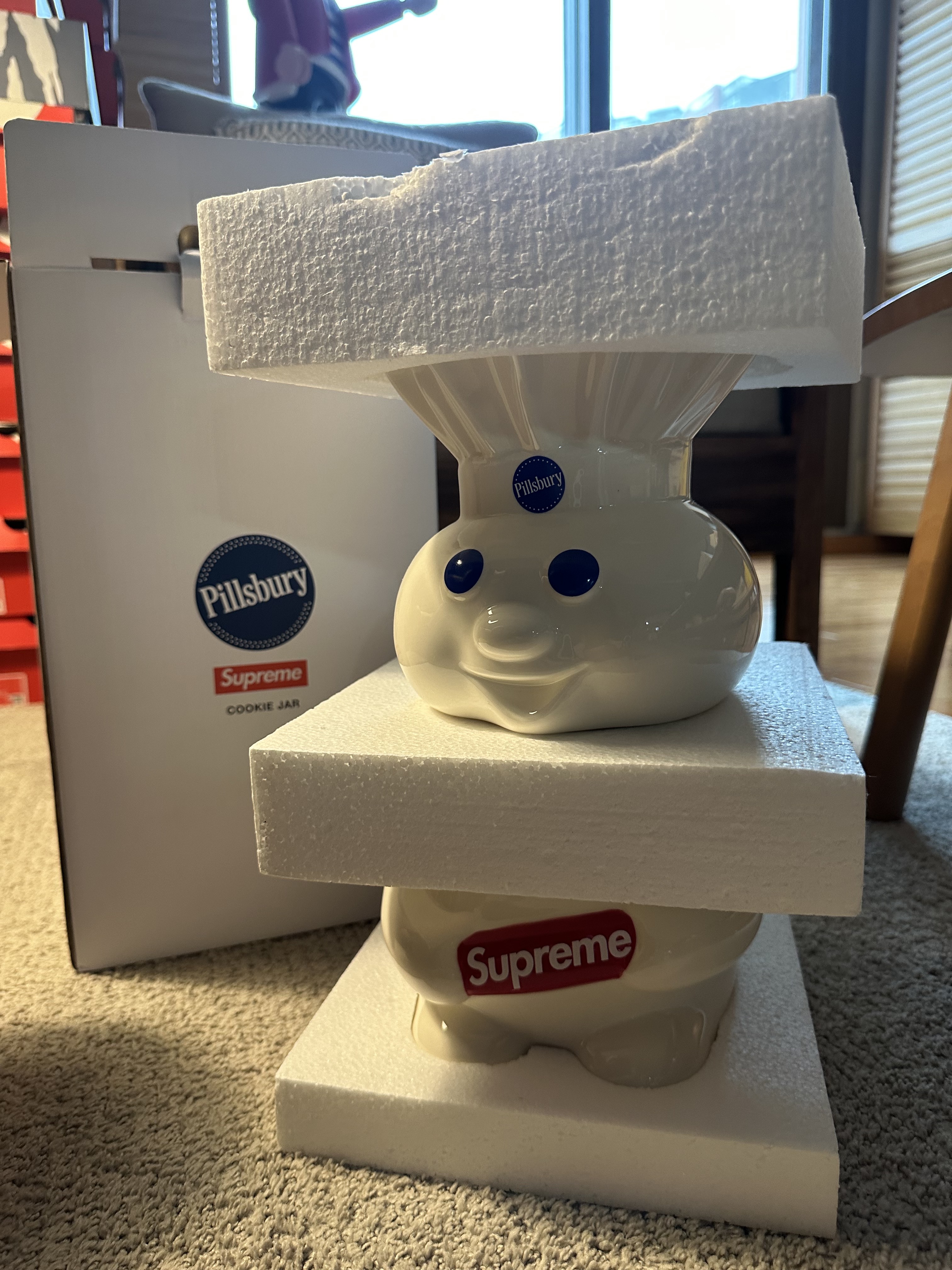 Supreme Zoni Glitter Bowl Silver - 23FW, Supreme Doughboy Cookie Jar White - 22FW 착용 스타일 - 7