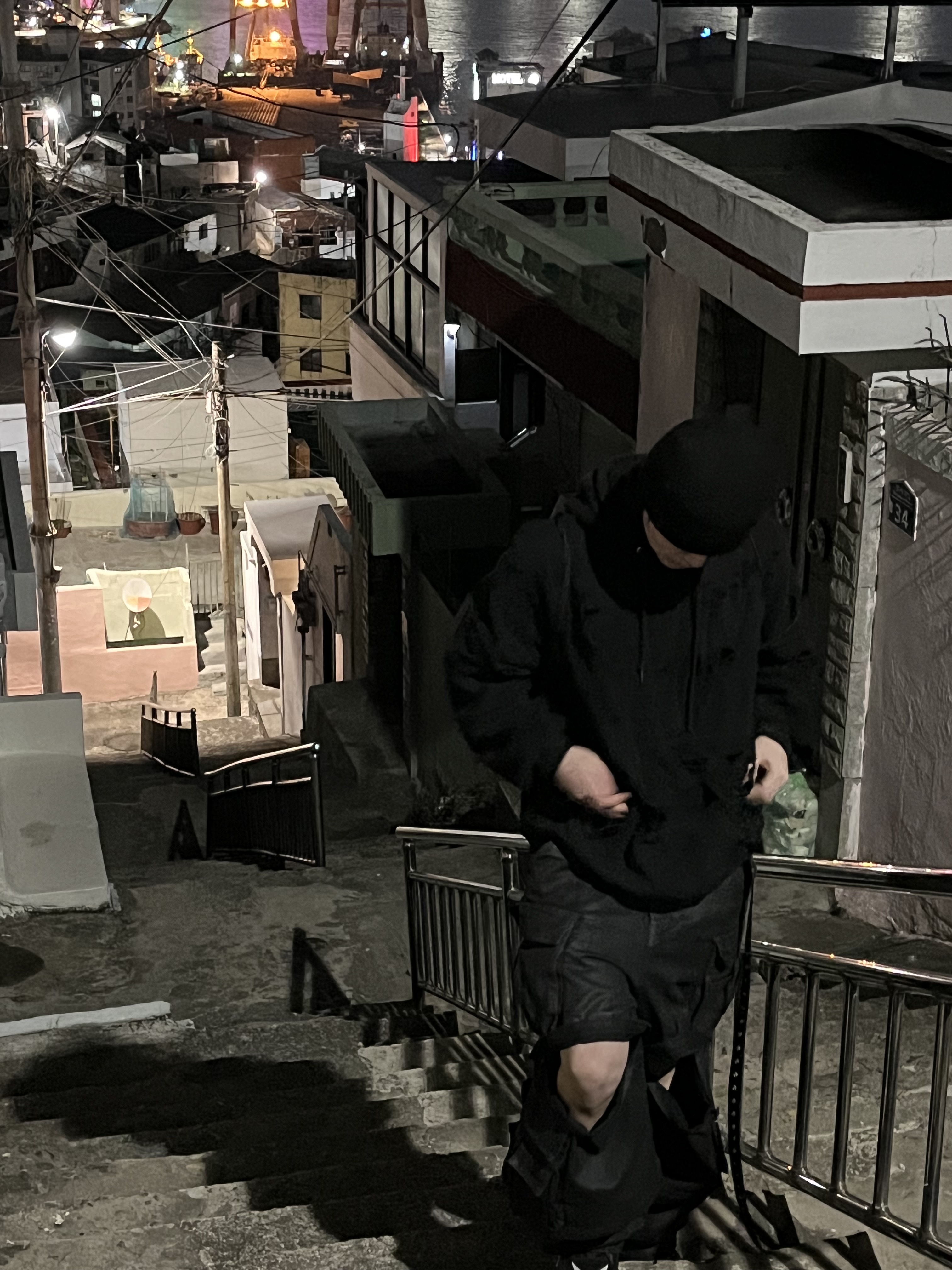 Project G/R BDSM Belt Black, Project G/R Oversized Convertible Cargo Pants Coated Black 착용 스타일 - 2