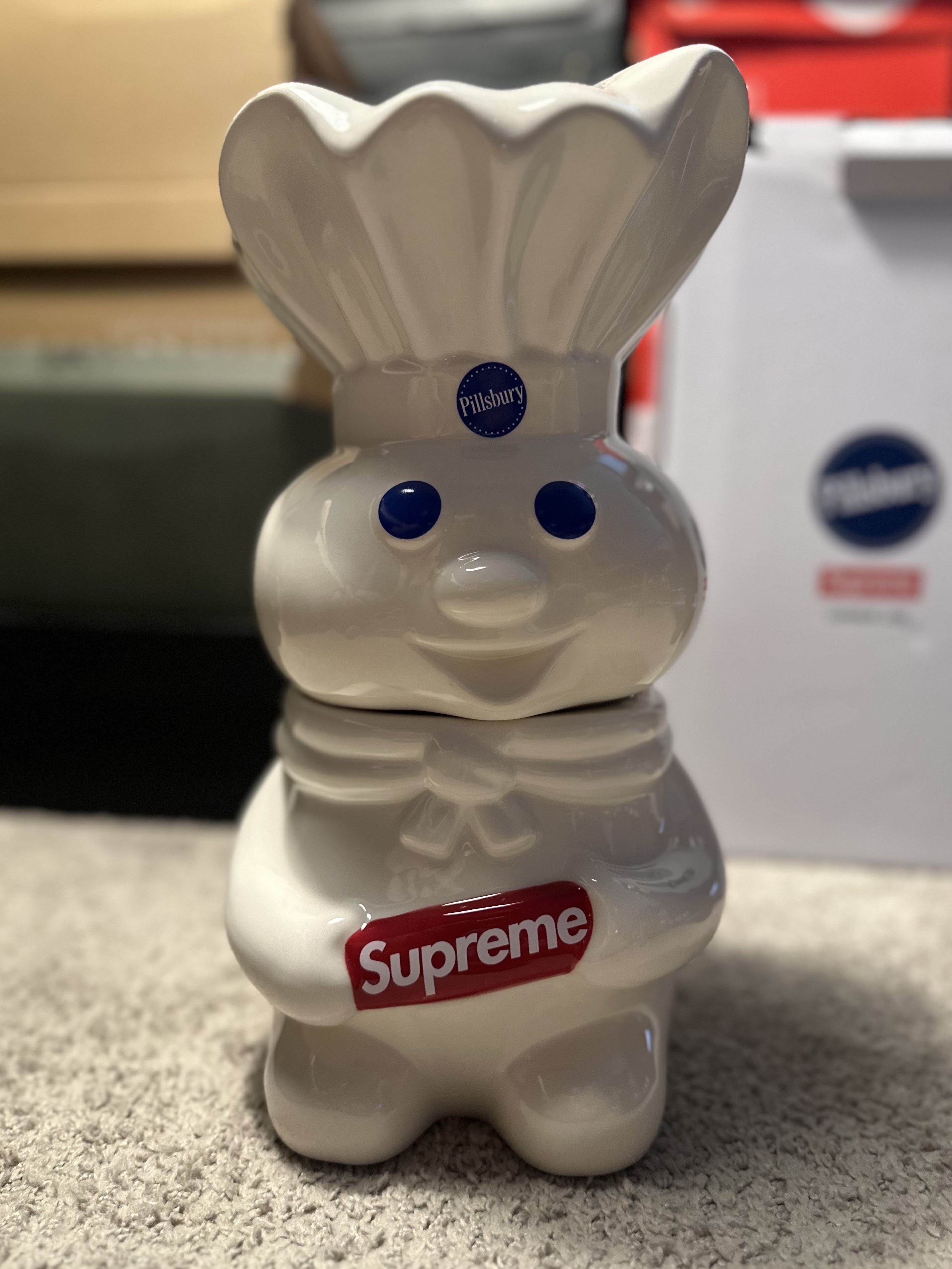 Supreme Zoni Glitter Bowl Silver - 23FW, Supreme Doughboy Cookie Jar White - 22FW 착용 스타일 - 3