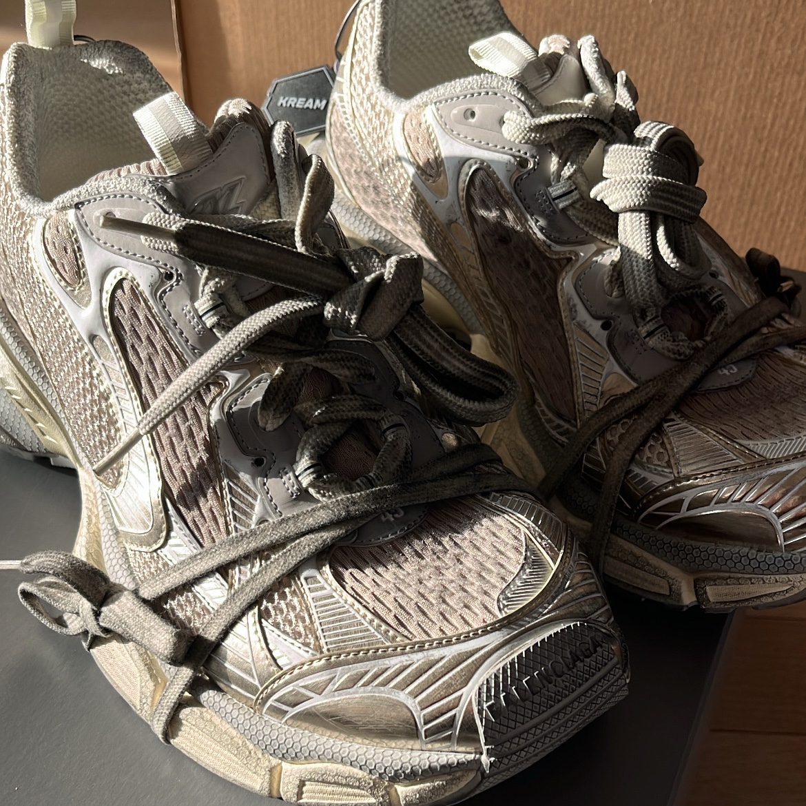 Balenciaga 3XL Sneakers Light Beige 착용 스타일 - 1