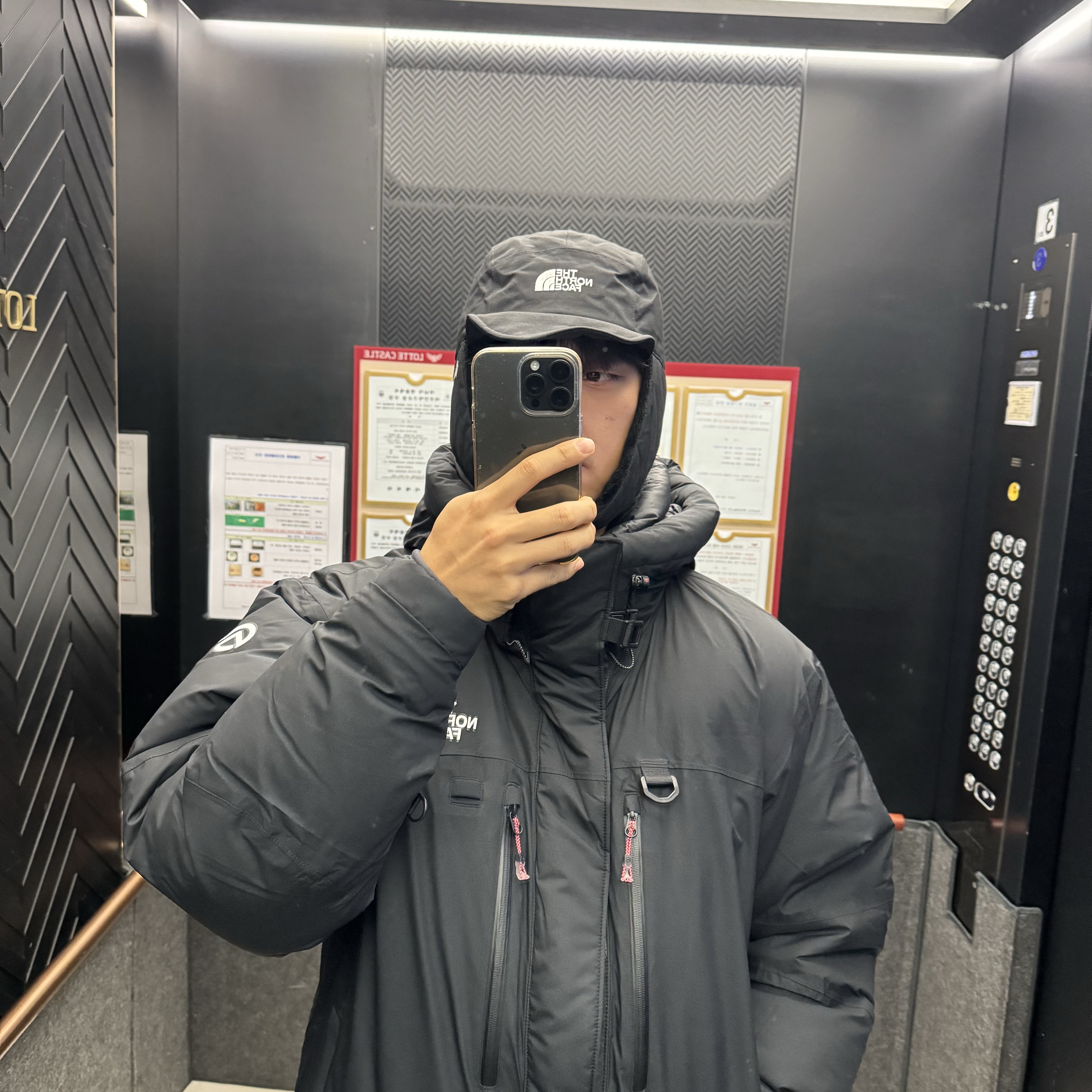 The North Face Himalayan Parka Black 착용 스타일 - 2