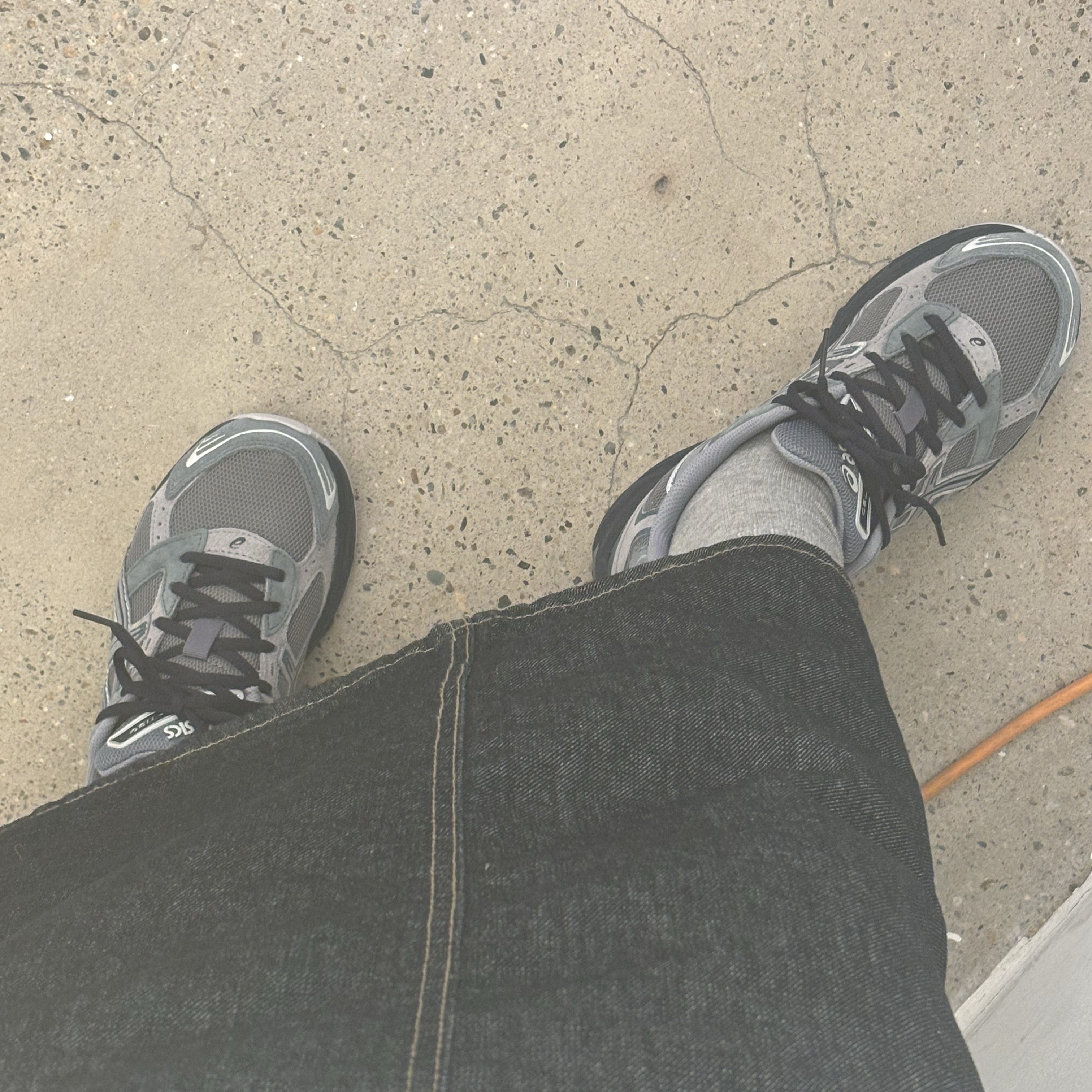 Asics Gel-1130 Steel Grey Sheet Rock 착용 스타일