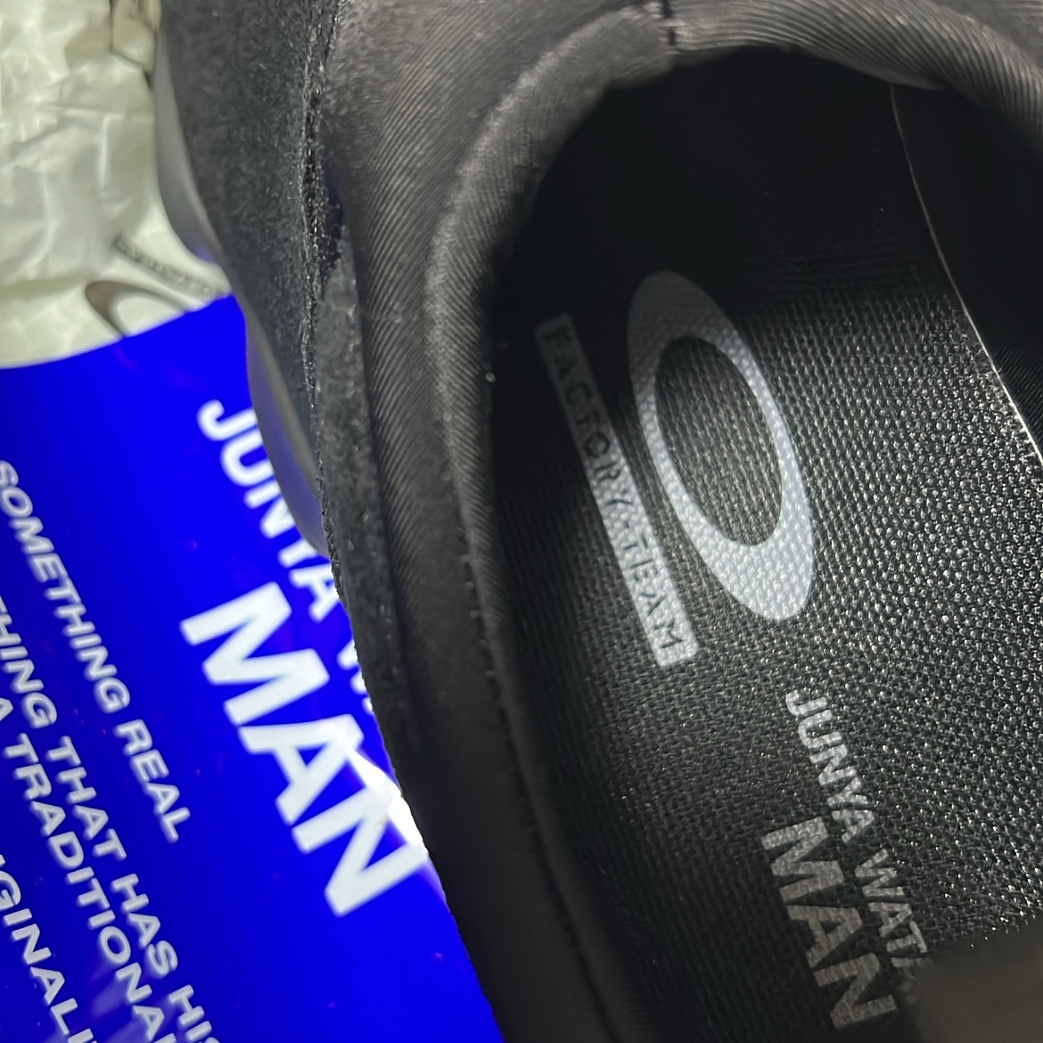 Oakley Factory Team x Junya Watanabe Man Suede Flesh Black 착용 스타일 - 2