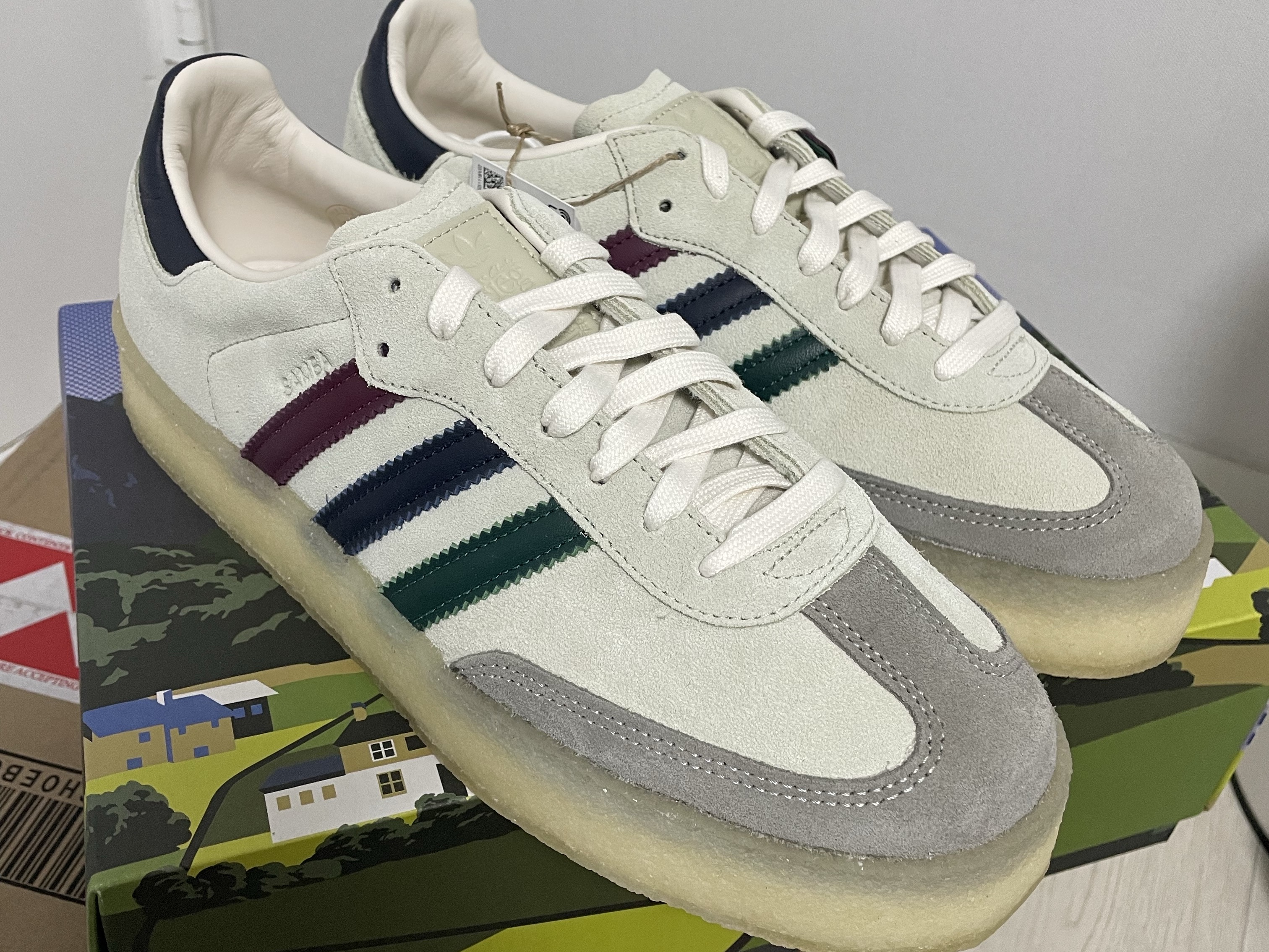 Adidas x Clarks x Ronnie Fieg 8th Street Samba Chalk White Collegiate Green 착용 스타일 - 2