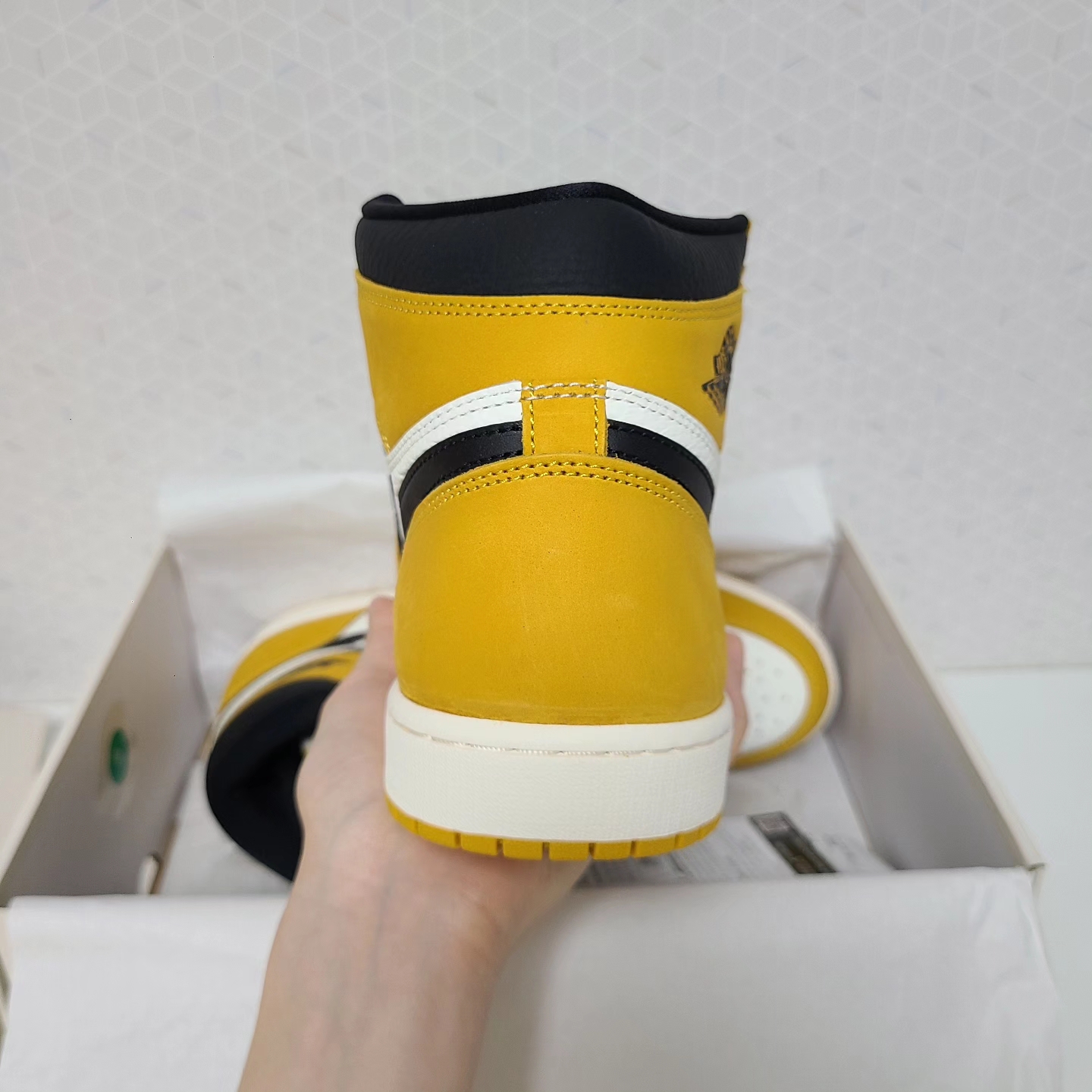 Jordan 1 Retro High OG Yellow Ochre 착용 스타일 - 6