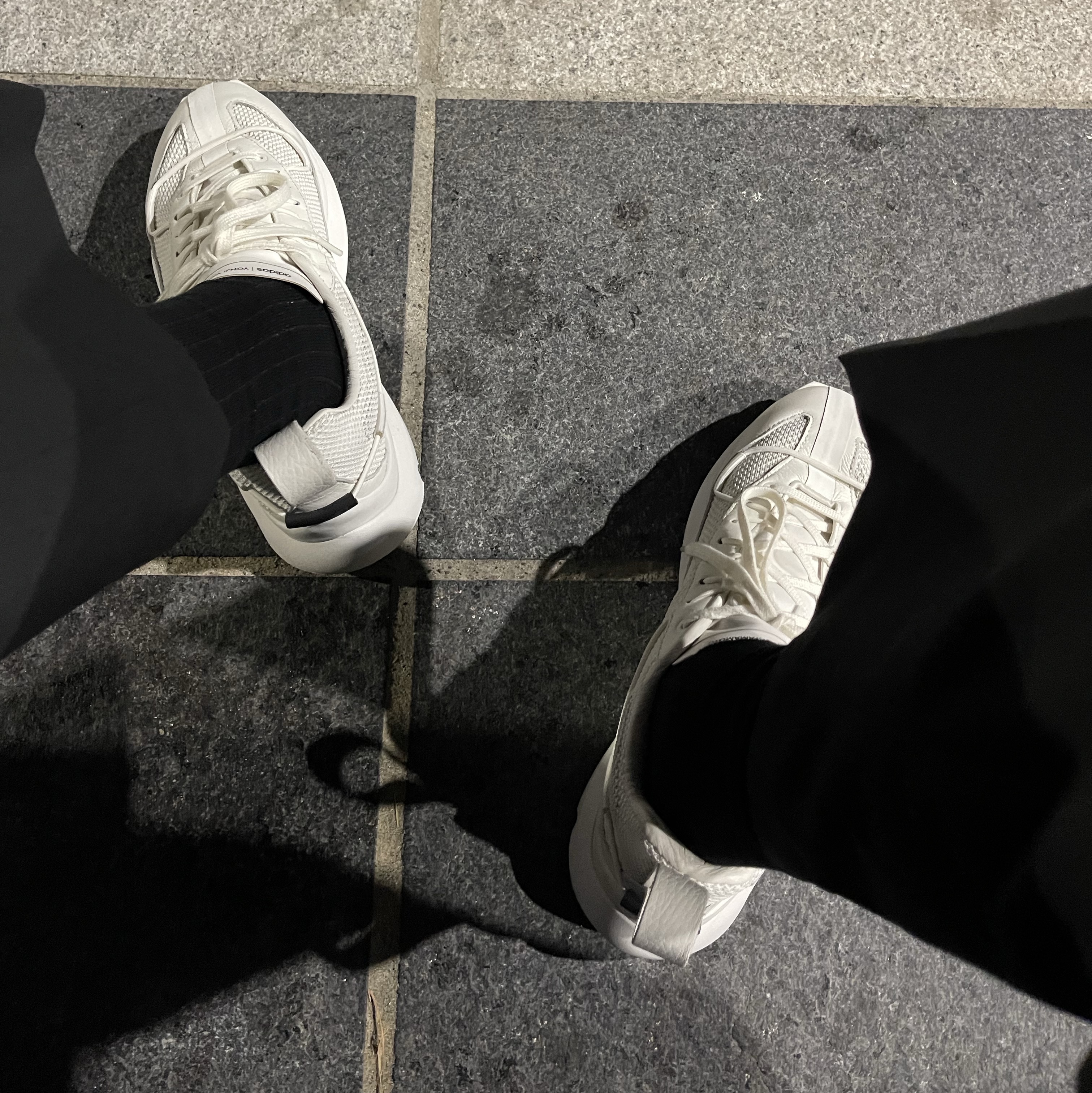 Y-3 Shiku Run Core White 착용 스타일