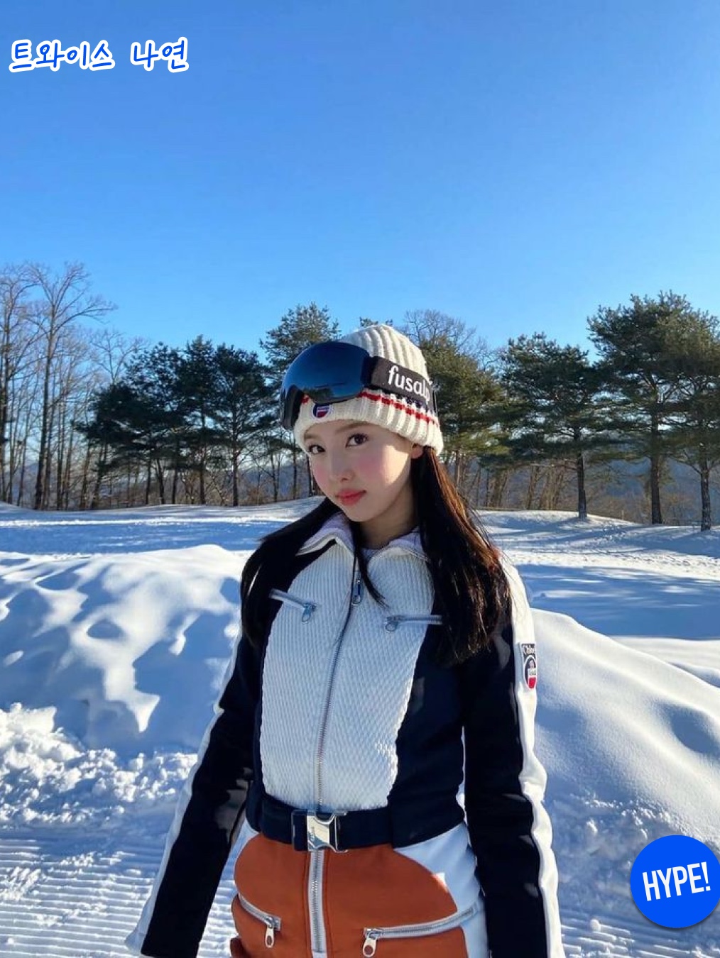 Louis Vuitton LV Snowfall Ski Mask White, (W) Moon Boot Icon Cream Shearing Boots Gold 착용 스타일 - 3