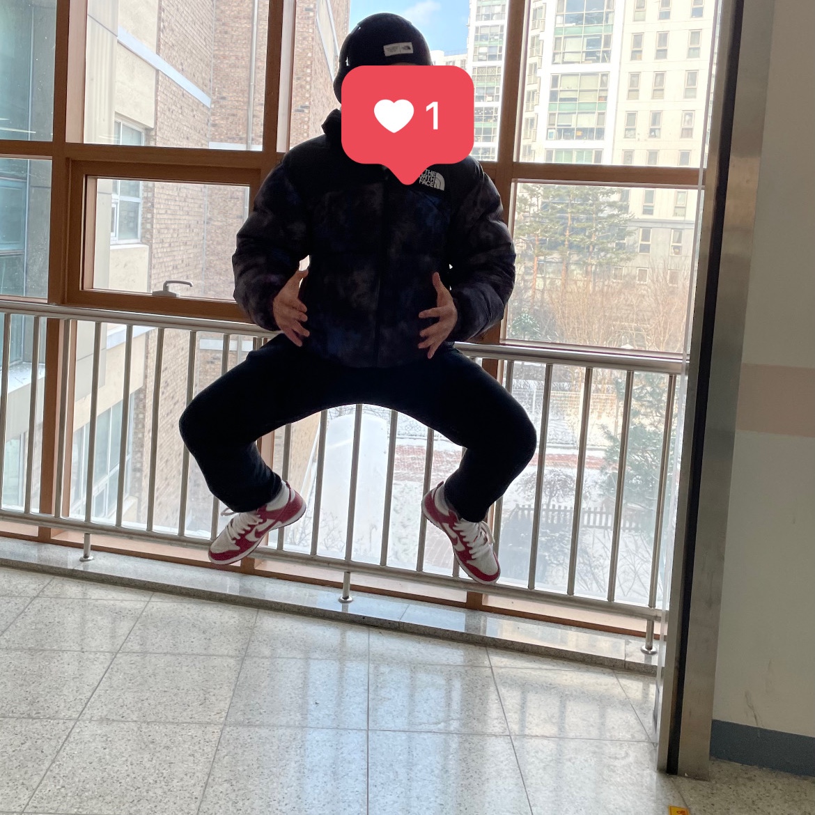 The North Face 1996 Novelty Nuptse Jacket Deep and Deep Navy, Sony WH-1000XM4 Black (Korean Ver.) 착용 스타일 - 2