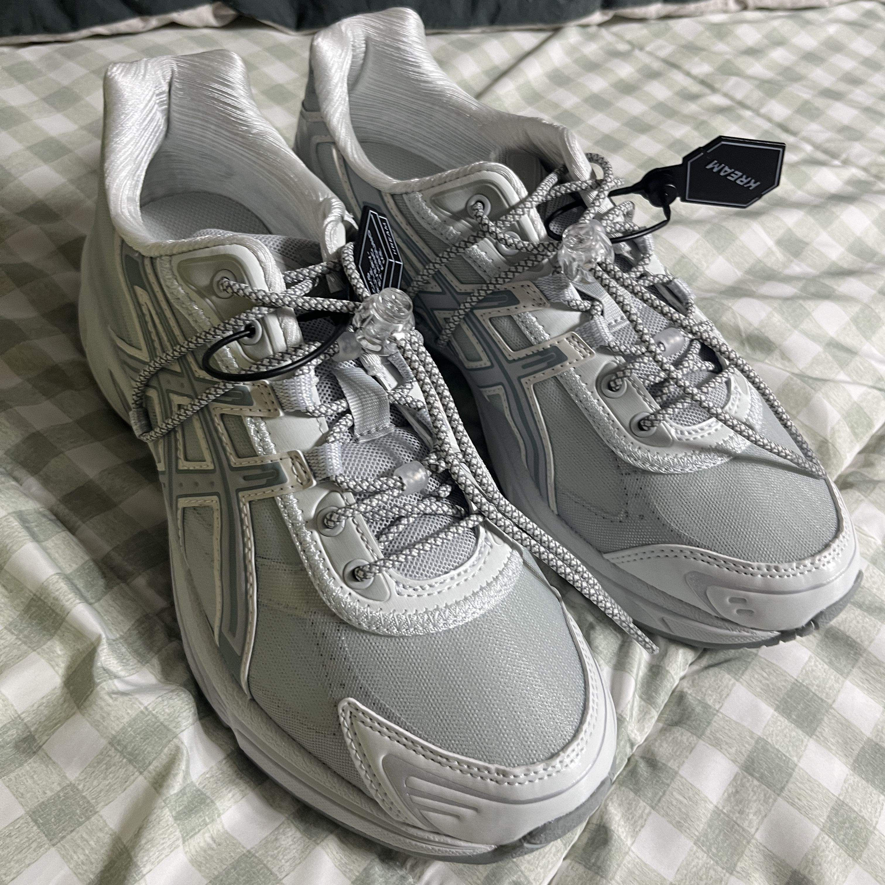Asics x Atmos x Ojos Gel-1130 RE Glacier Grey Pure Silver 착용 스타일