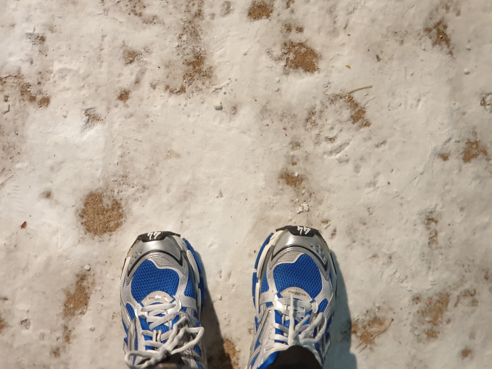 Balenciaga Runner Sneakers Blue White 착용 스타일