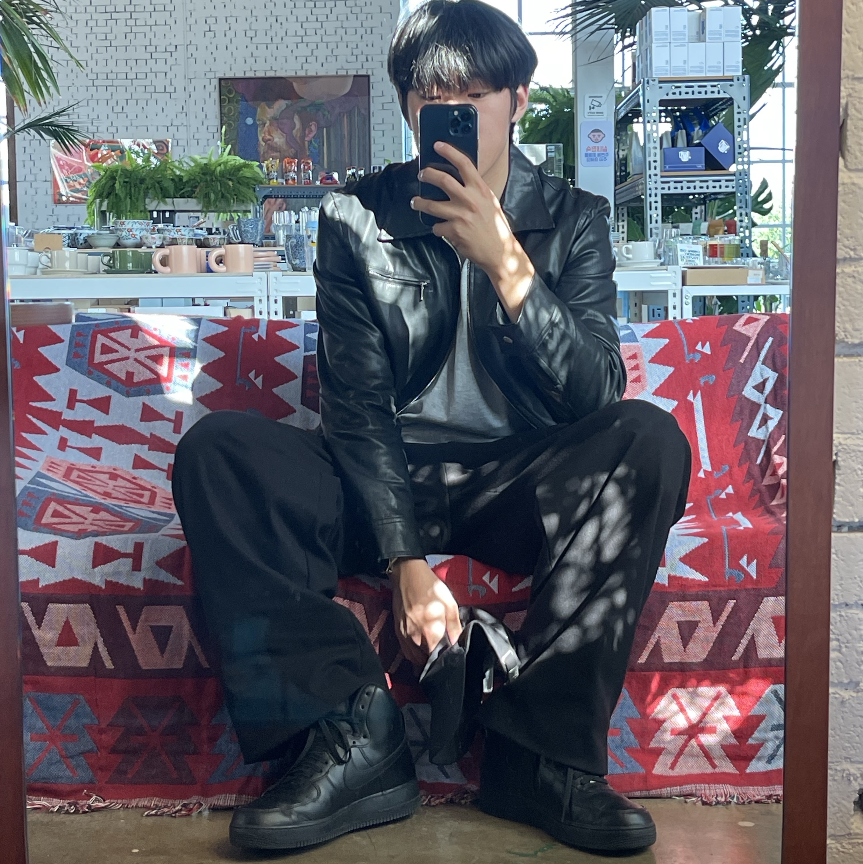 Nike Air Force 1 High '07 Triple Black 착용 스타일