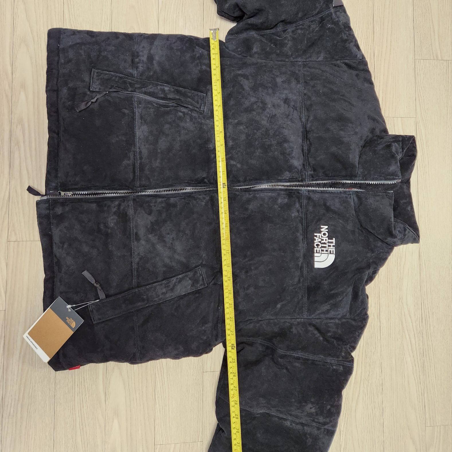 Supreme x The North Face Suede Nuptse Jacket Black - 23FW 착용 스타일 - 3