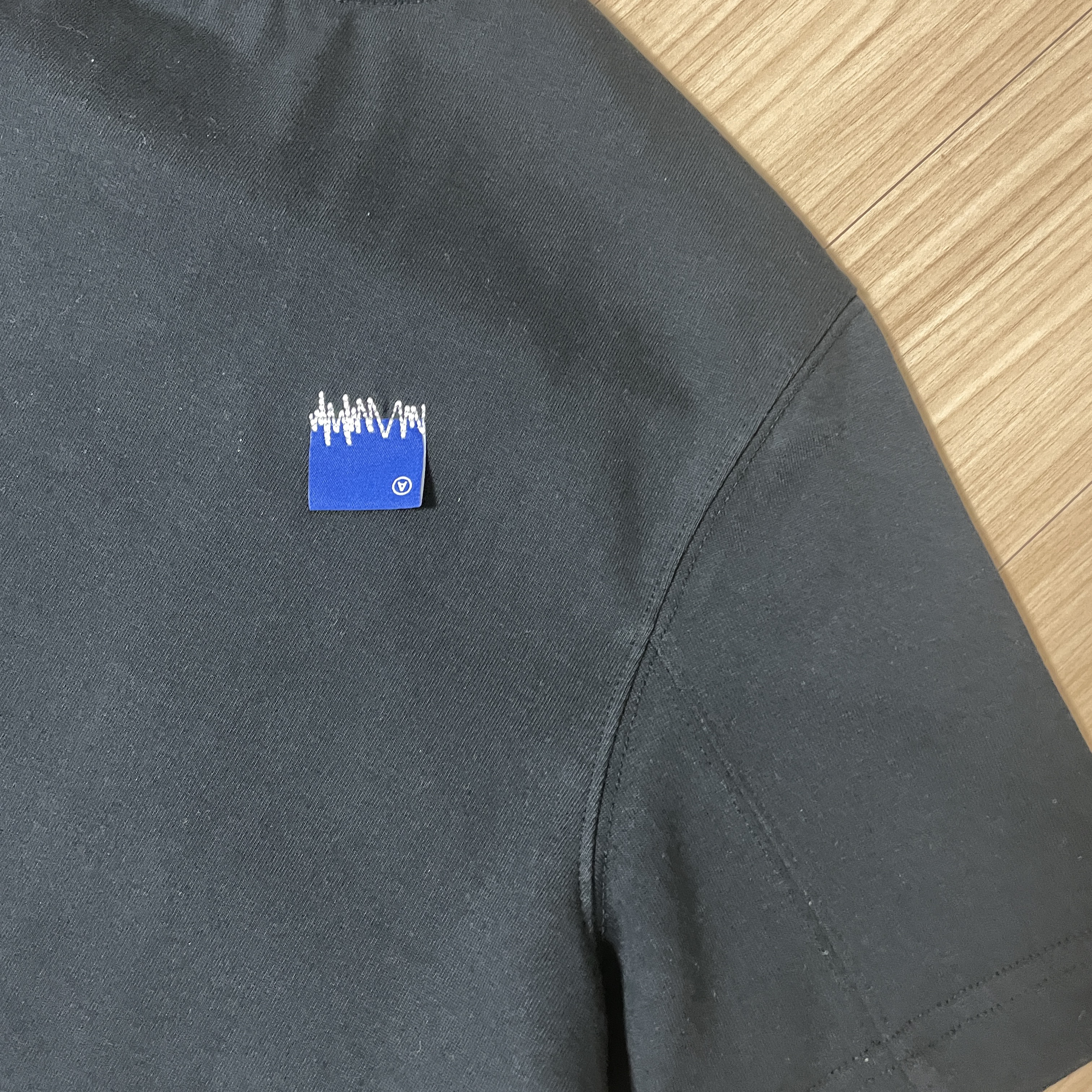 Ader Error Sig; TRS/BL Tag T-Shirt 01 Black 착용 스타일 - 2