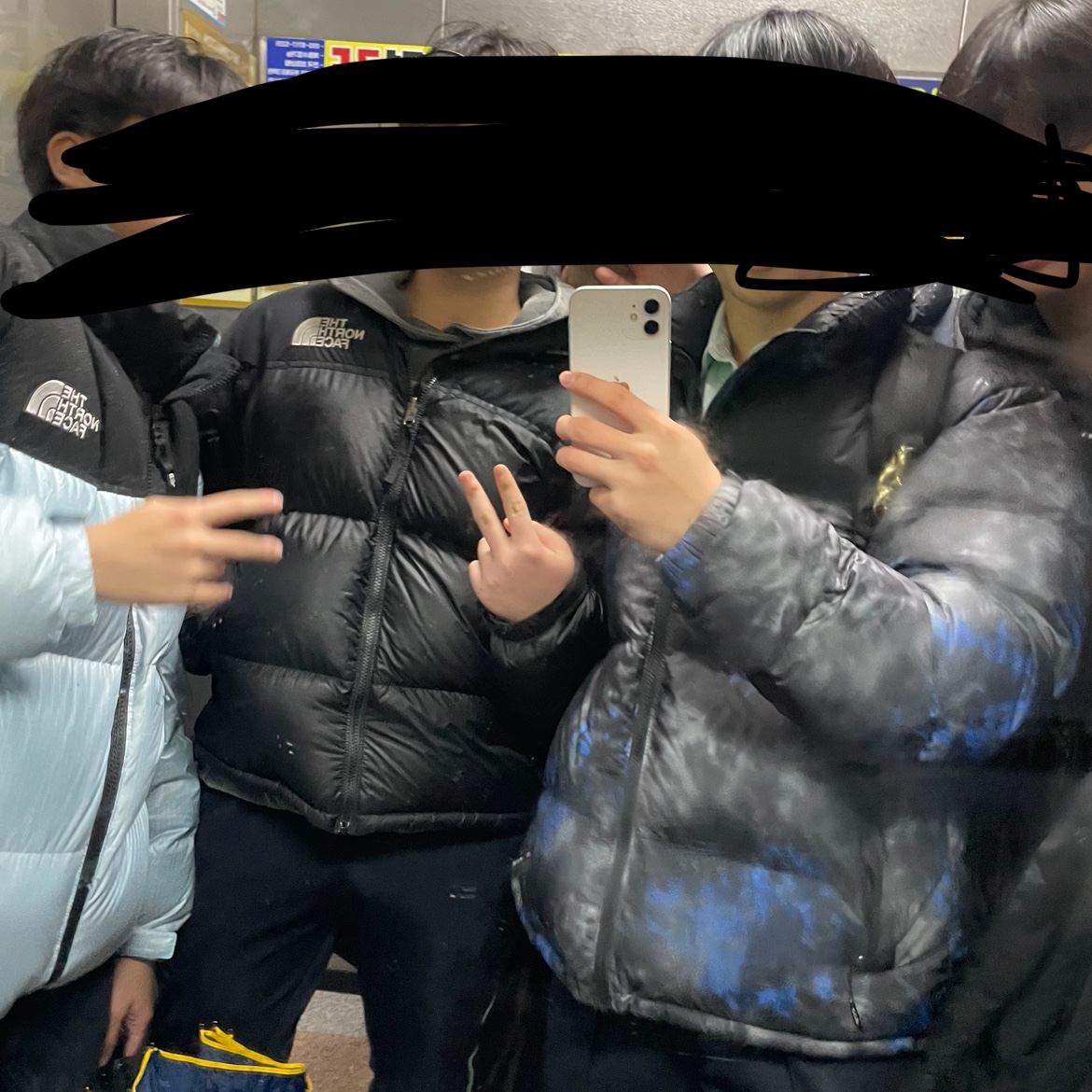 The North Face 1996 Novelty Nuptse Jacket Deep and Deep Navy, Sony WH-1000XM4 Black (Korean Ver.) 착용 스타일 - 3