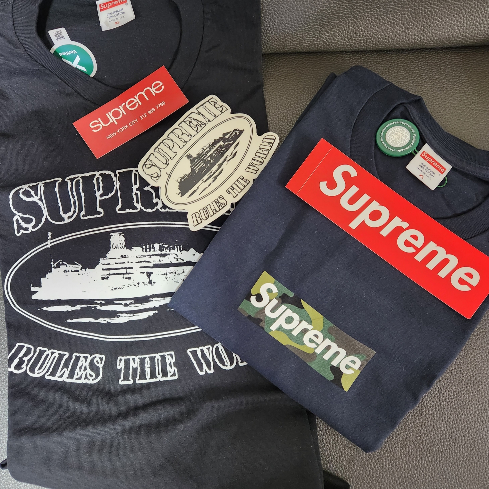Supreme x Corteiz Rules The World T-Shirt Black - 23FW, Supreme Box Logo T-Shirt Navy - 23FW 착용 스타일