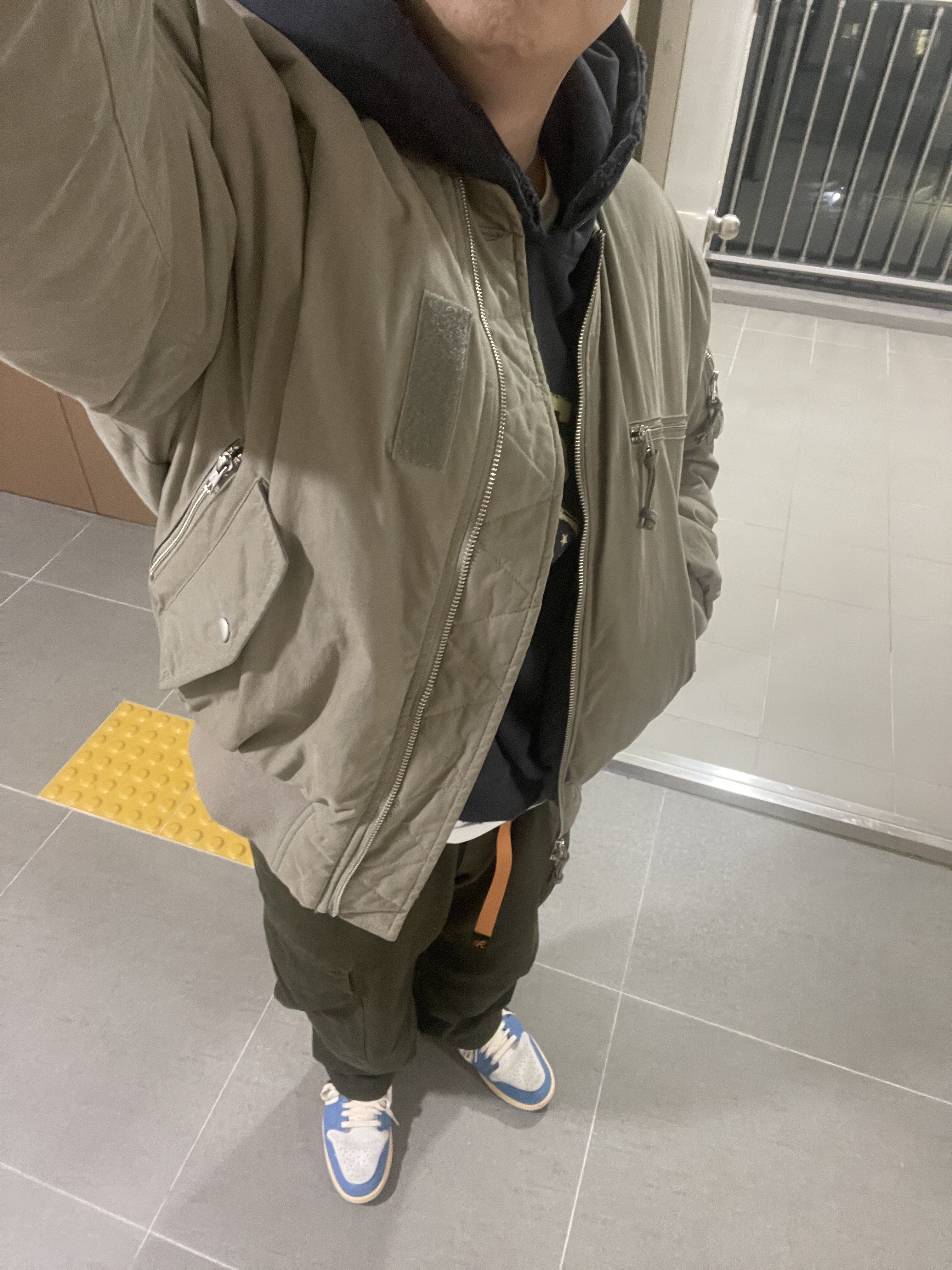 Jordan 1 Low SE Tokyo 96 착용 스타일 - 2