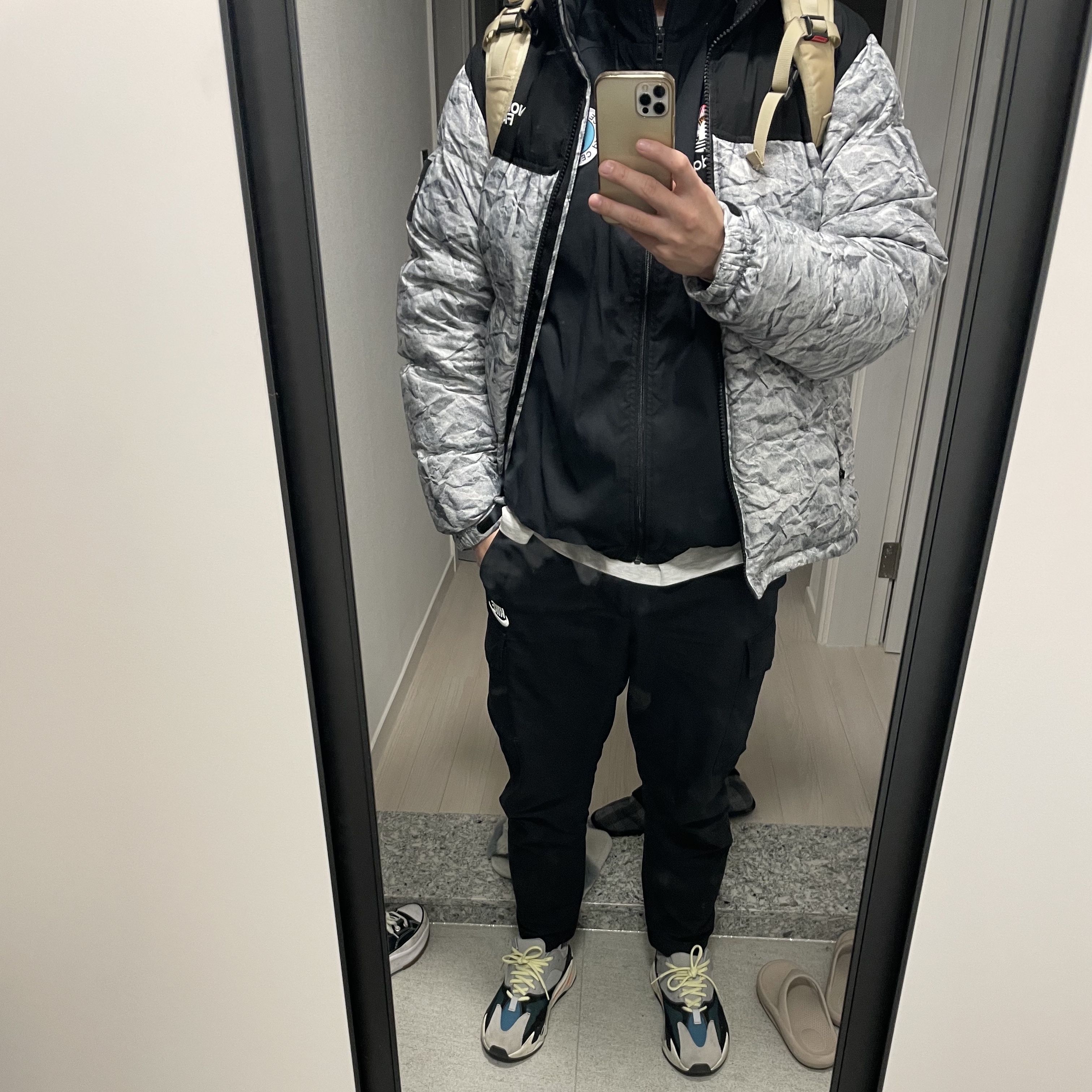 Palace x Adidas Palaste Zip Jacket Black - 21FW, Adidas Yeezy Boost 700 Wave Runner Solid Grey 2021/2022 착용 스타일