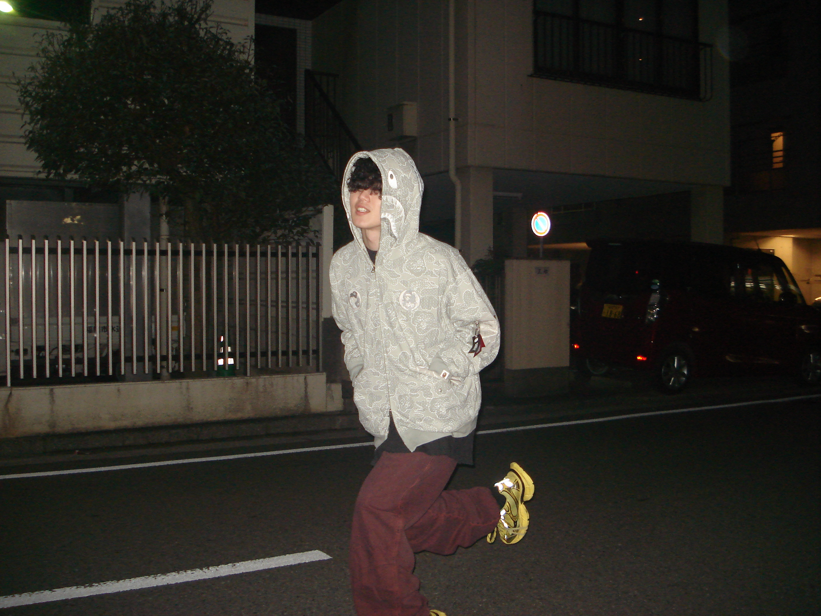 BAPE x Alpha Industries Shark Full Zip Hoodie Olive Drab, Balenciaga 3XL Sneakers Yellow Black 착용 스타일 - 5